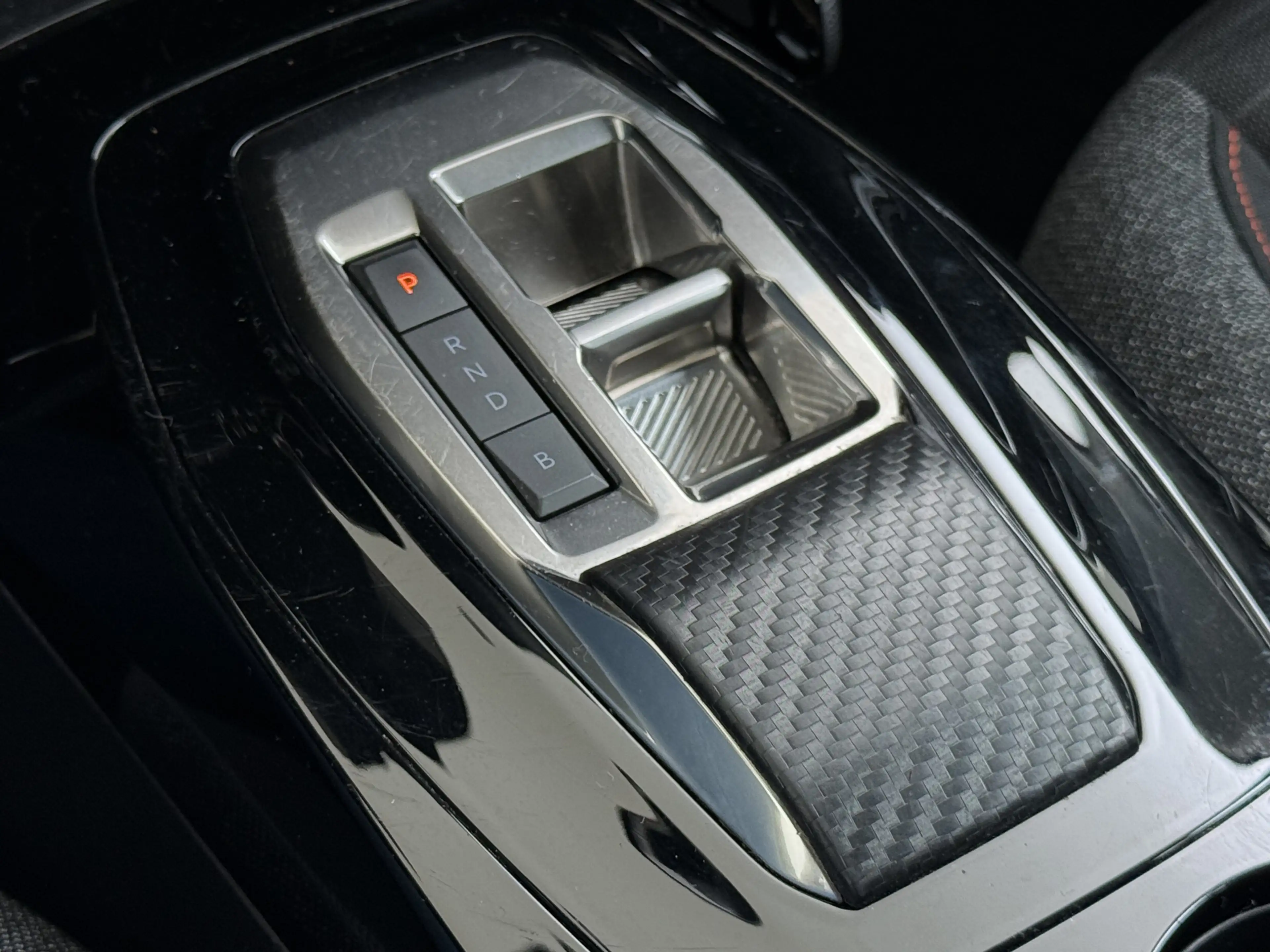 Peugeot e-208 EV 5Drs 50kWh All-Season Banden Navi Apple Carplay — photo 28