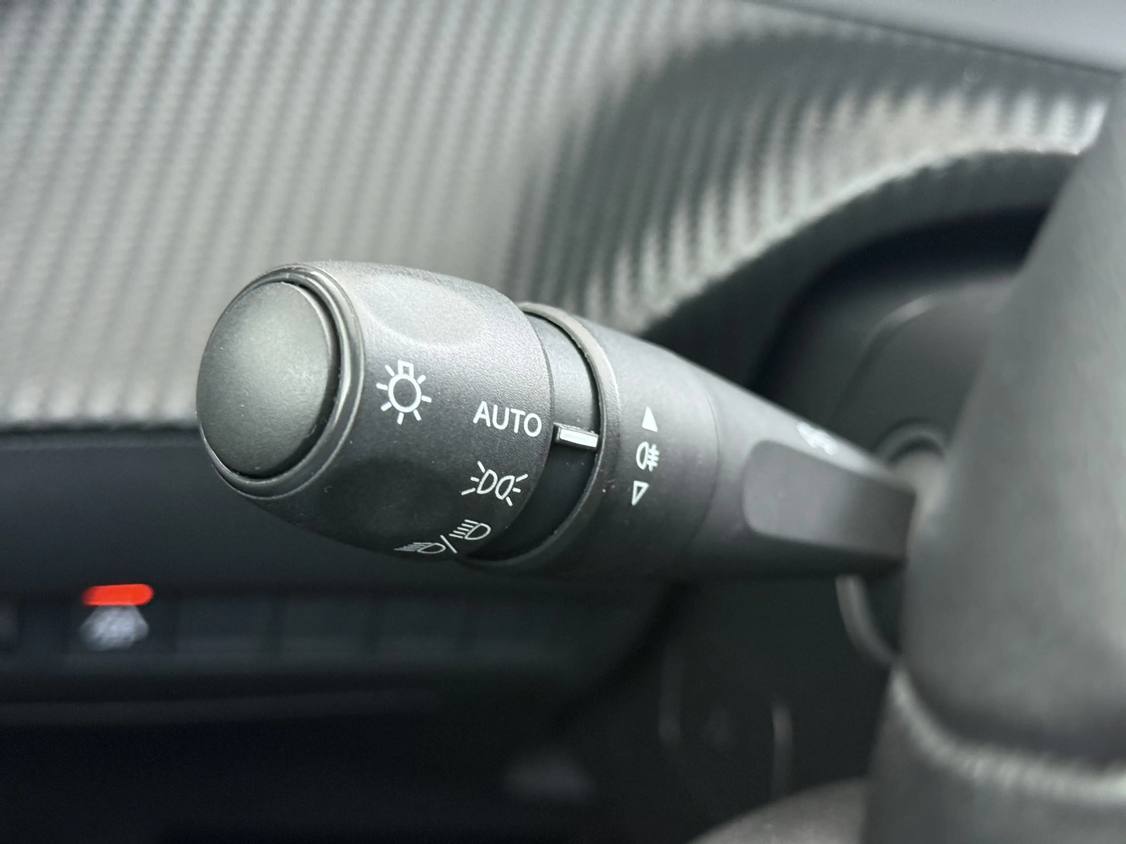 Peugeot e-208 EV 5Drs 50kWh All-Season Banden Navi Apple Carplay — photo 25