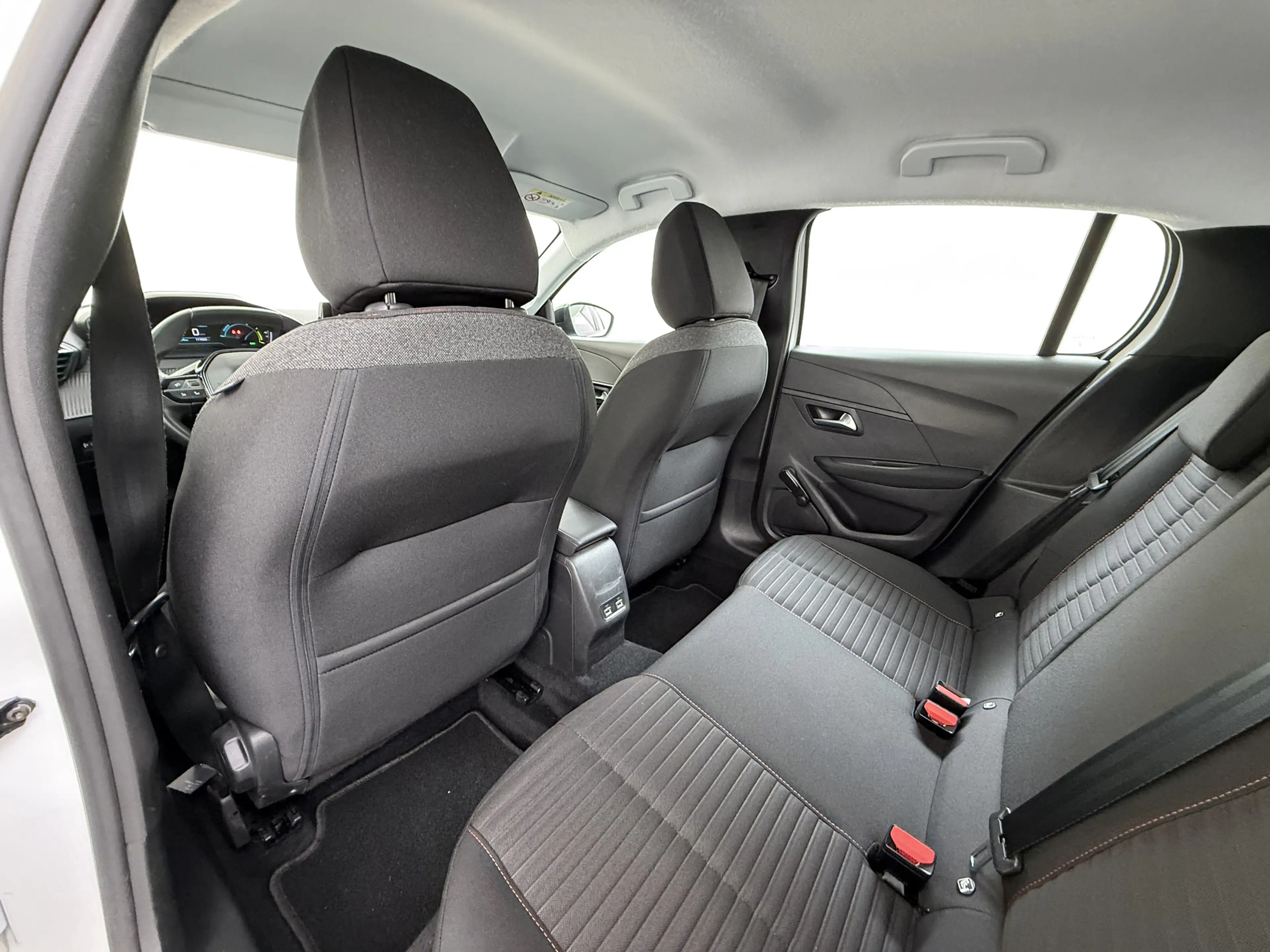 Peugeot e-208 EV 5Drs 50kWh All-Season Banden Navi Apple Carplay — photo 11