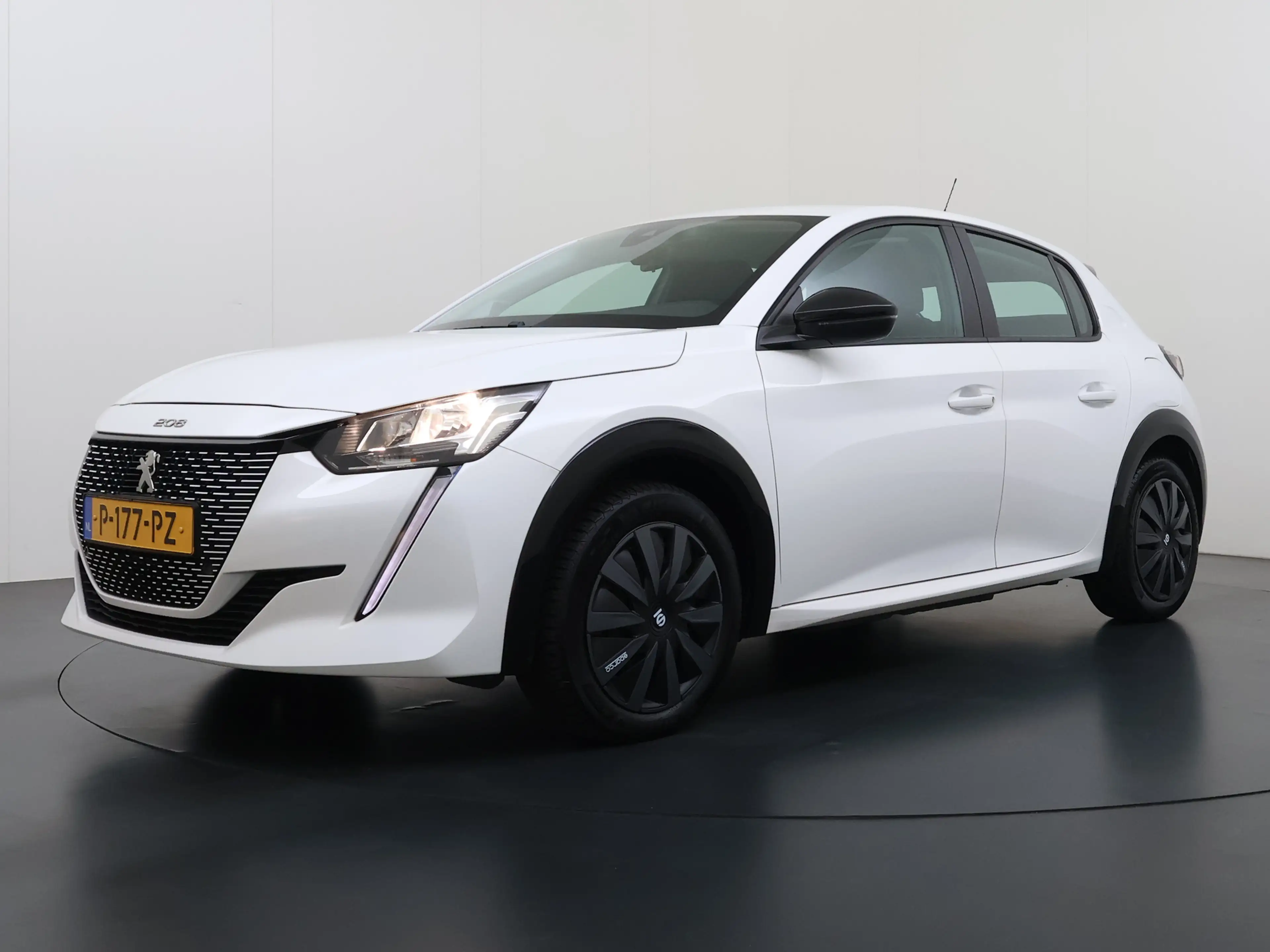 Peugeot e-208 EV 5Drs 50kWh All-Season Banden Navi Apple Carplay — photo 33