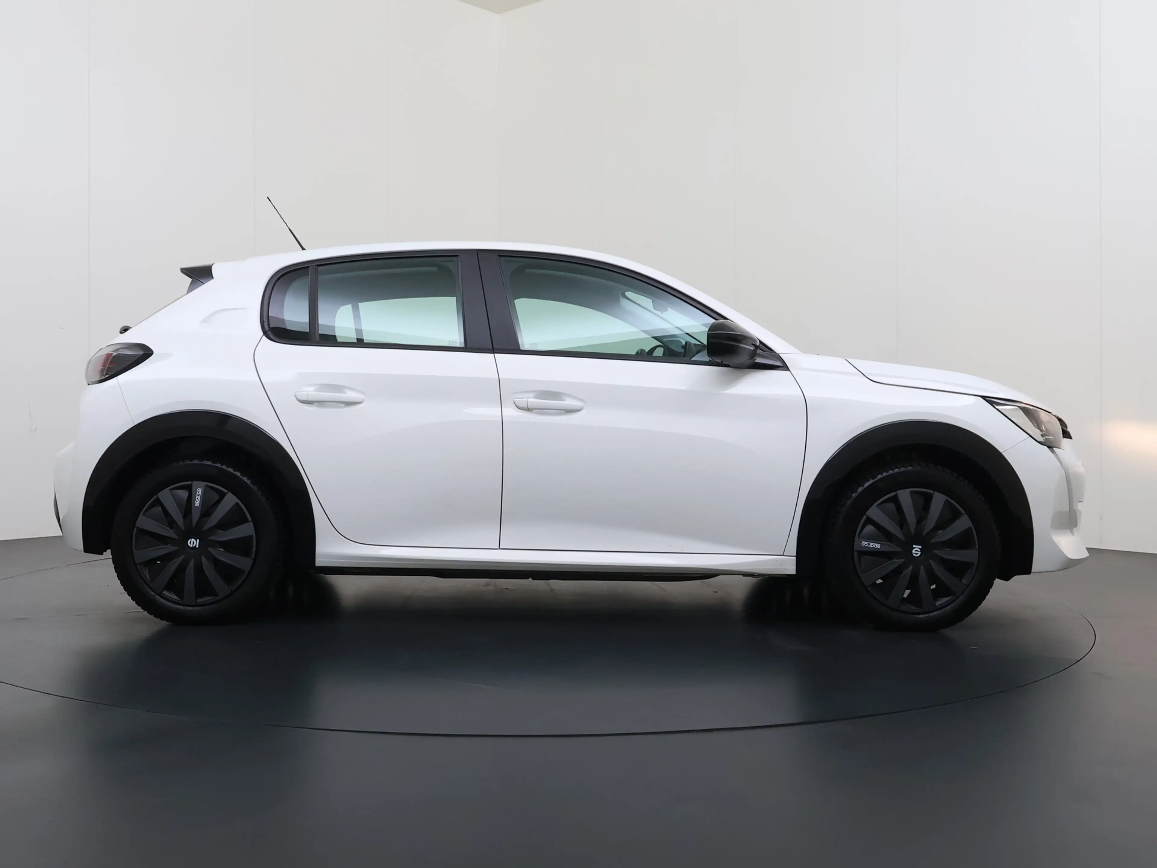 Peugeot e-208 EV 5Drs 50kWh All-Season Banden Navi Apple Carplay — photo 34