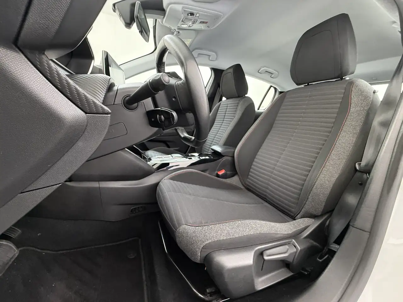 Peugeot E-208 EV 5Drs 50kWh All-Season Banden Navi Apple Carplay, миниатюра 10