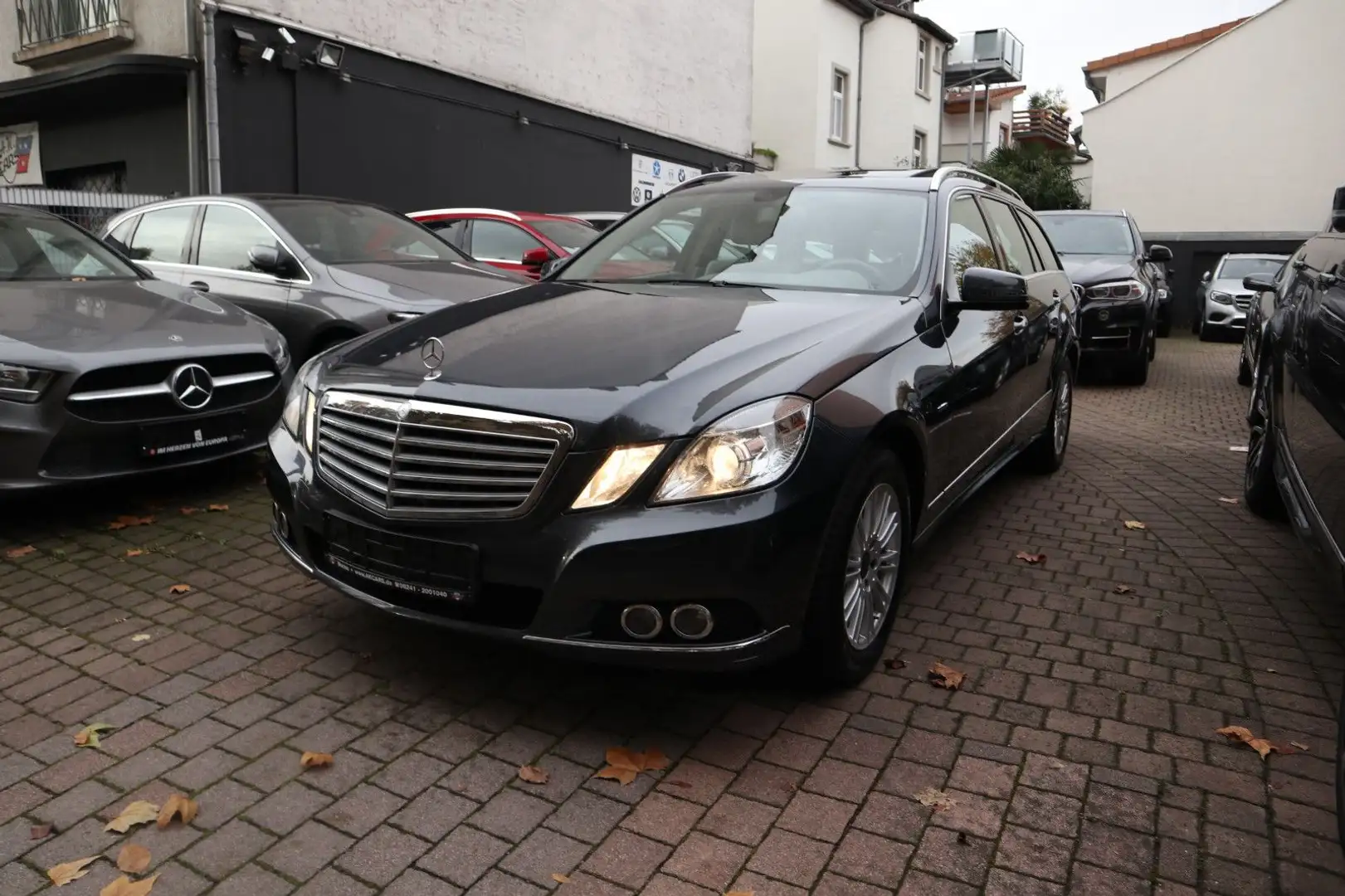 Mercedes-Benz E 200 CGI BlueEffici. Scheckheft! Leder Schiebed Gris - 2