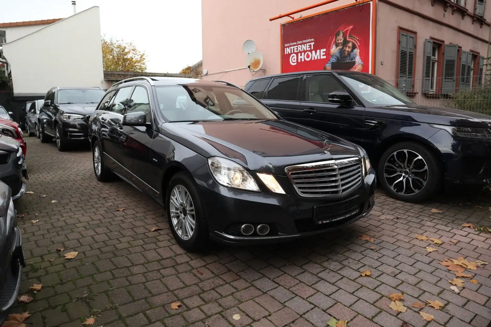Mercedes-Benz E 200 CGI BlueEffici. Scheckheft! Leder Schiebed Gris - 1