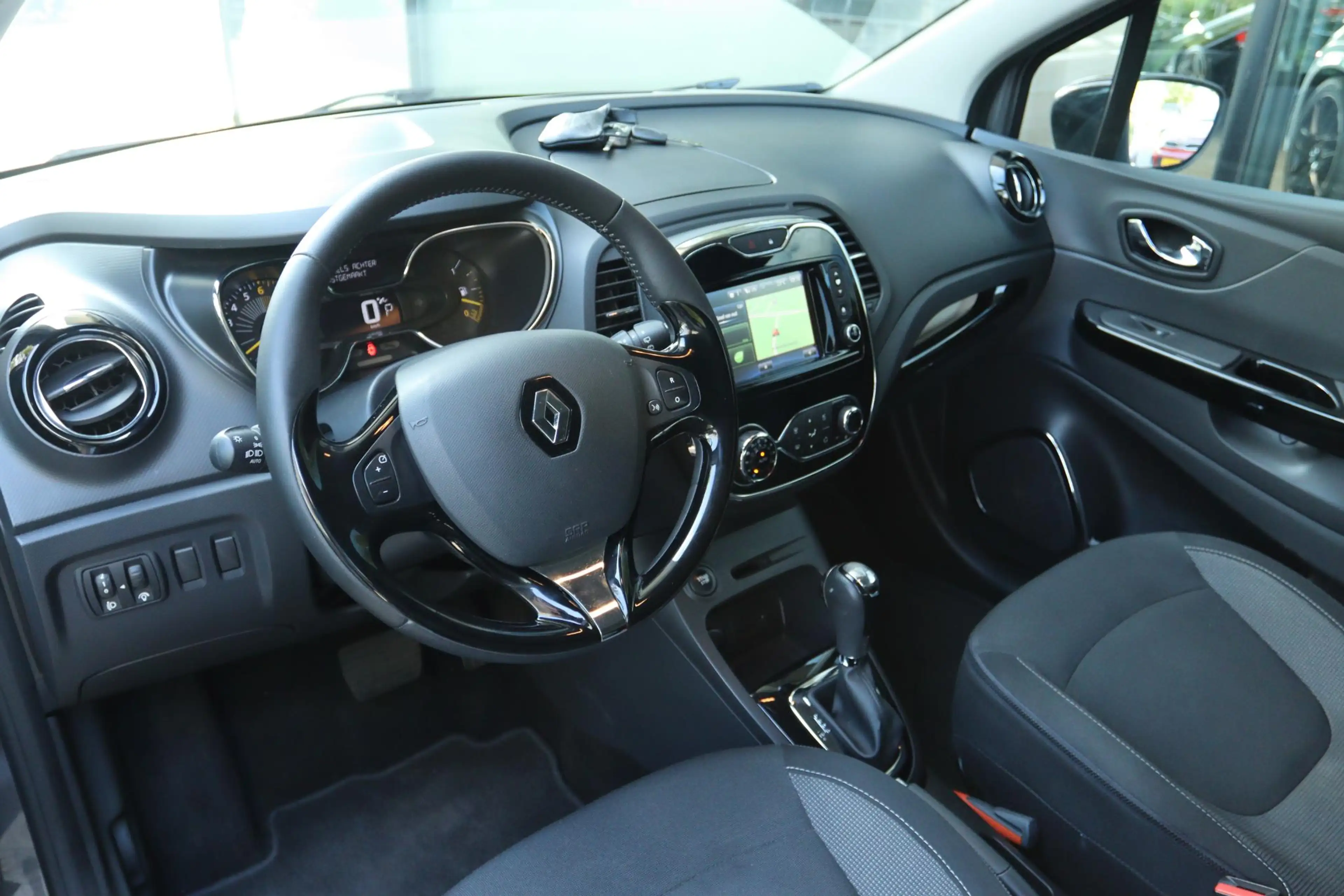 Renault Captur 1.2 TCE DYNAMIQUE AUT. | CAMERA | KEY-LESS | PDC | — photo 3