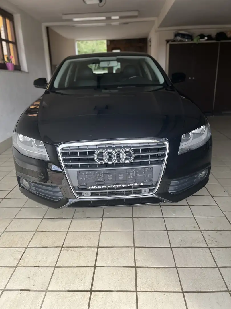 Audi A4 Attraction Schwarz - 1