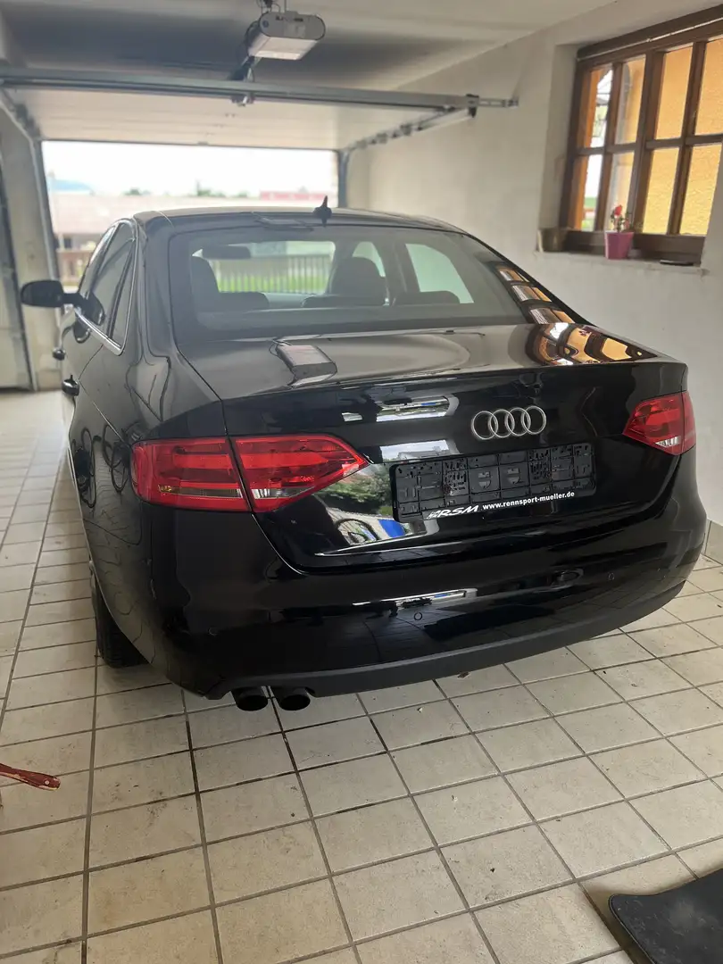 Audi A4 Attraction Schwarz - 2