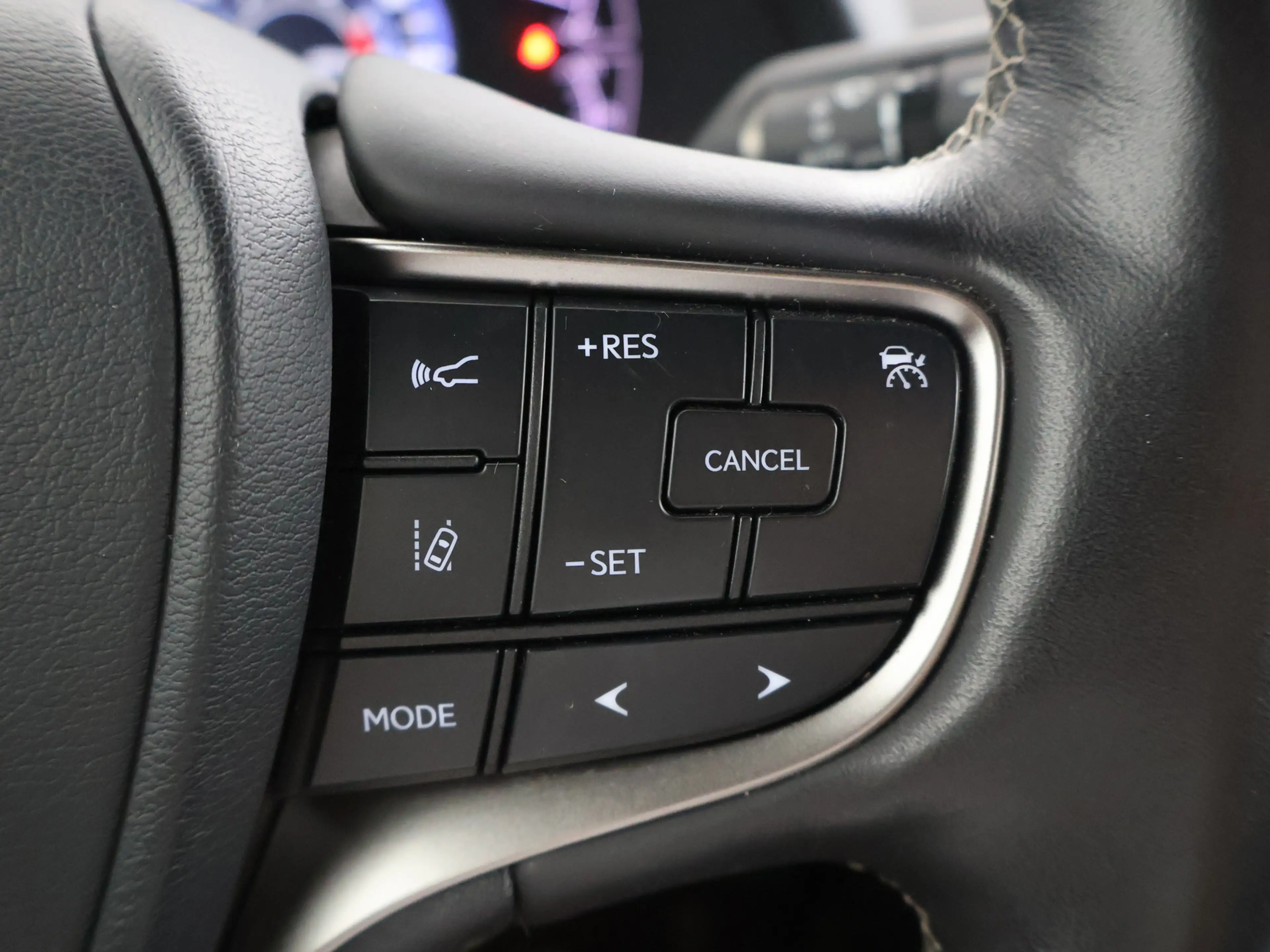 Lexus UX 250h | Stoel en stuurverwarming | — photo 8