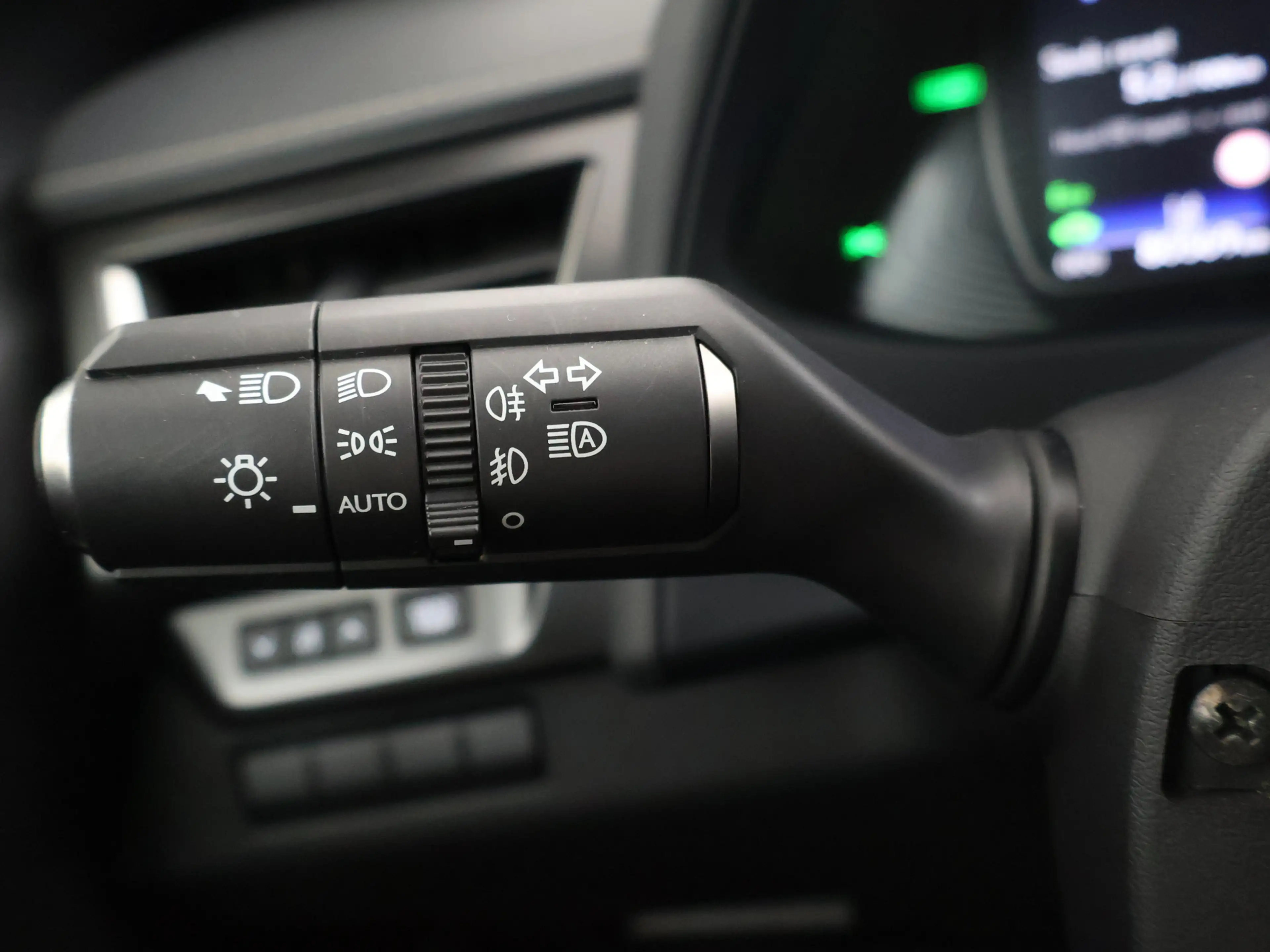Lexus UX 250h | Stoel en stuurverwarming | — photo 10