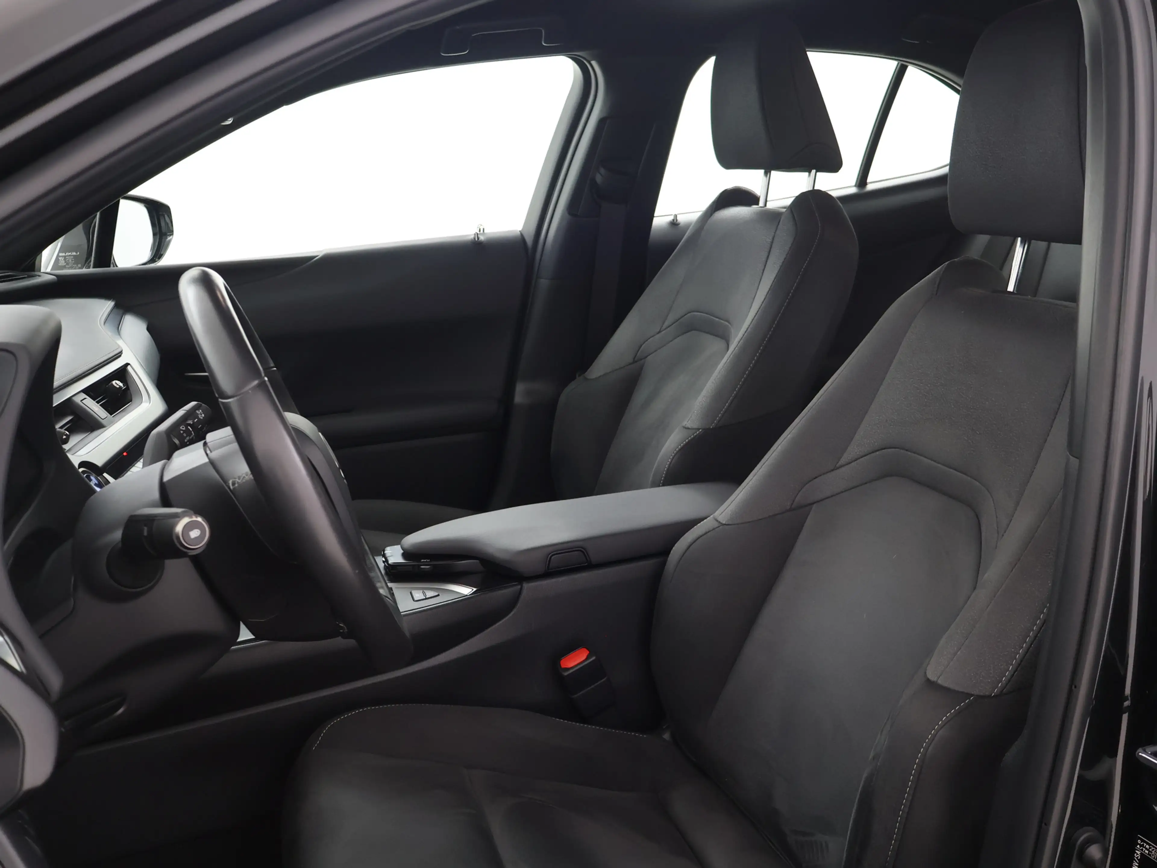 Lexus UX 250h | Stoel en stuurverwarming | — photo 5