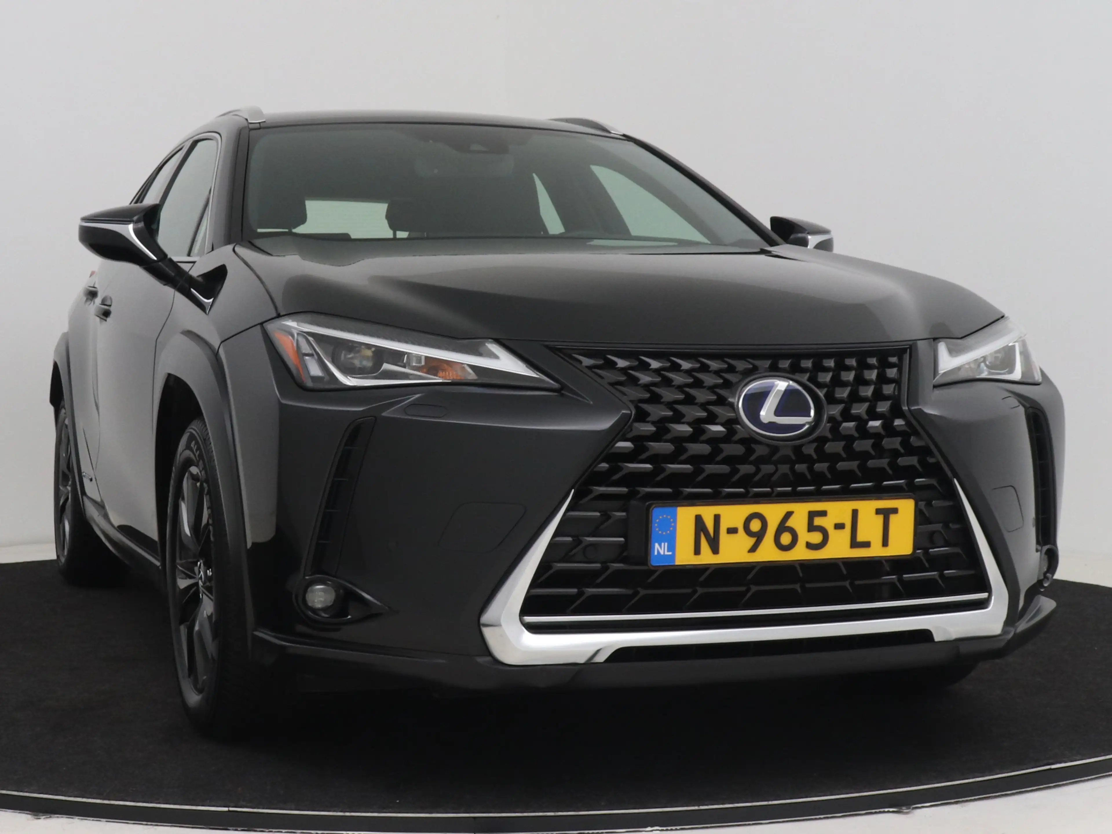 Lexus UX 250h | Stoel en stuurverwarming | — photo 15