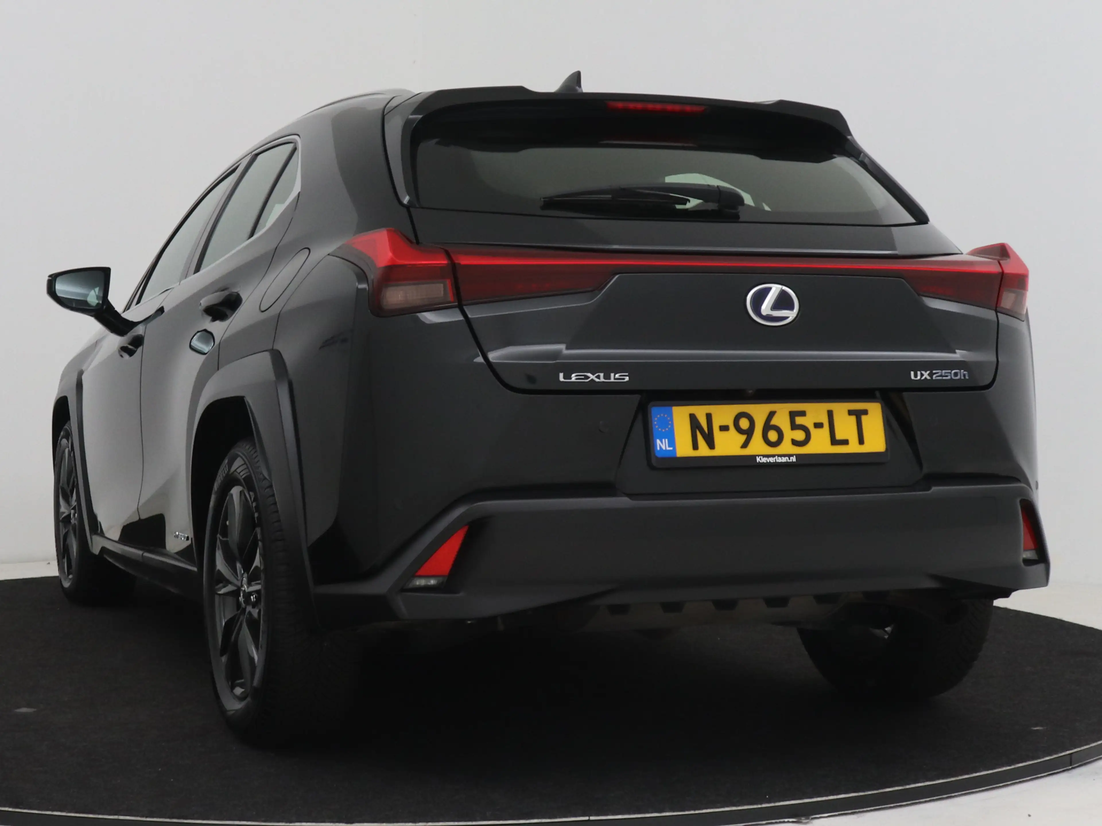 Lexus UX 250h | Stoel en stuurverwarming | — photo 12