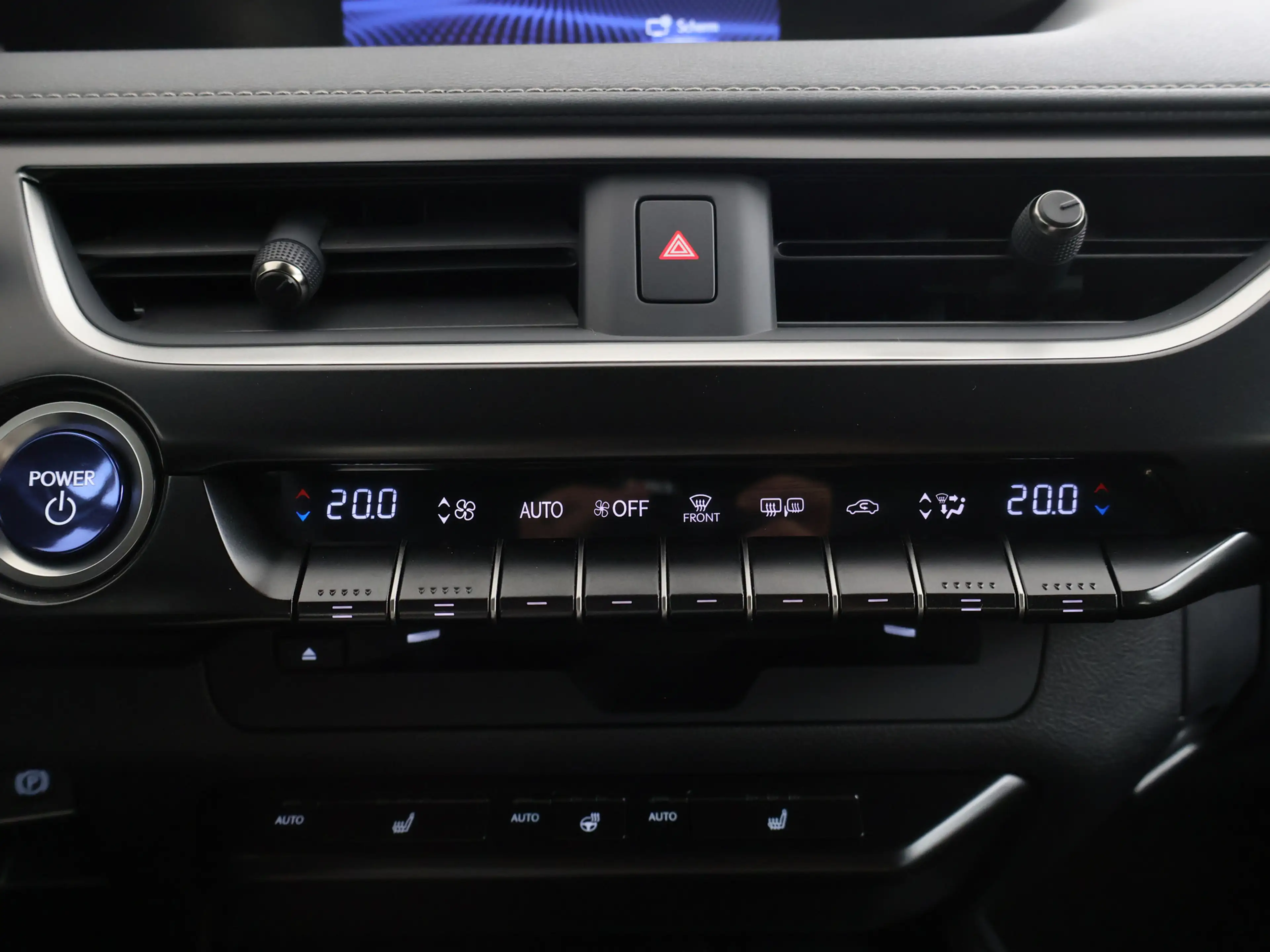Lexus UX 250h | Stoel en stuurverwarming | — photo 8
