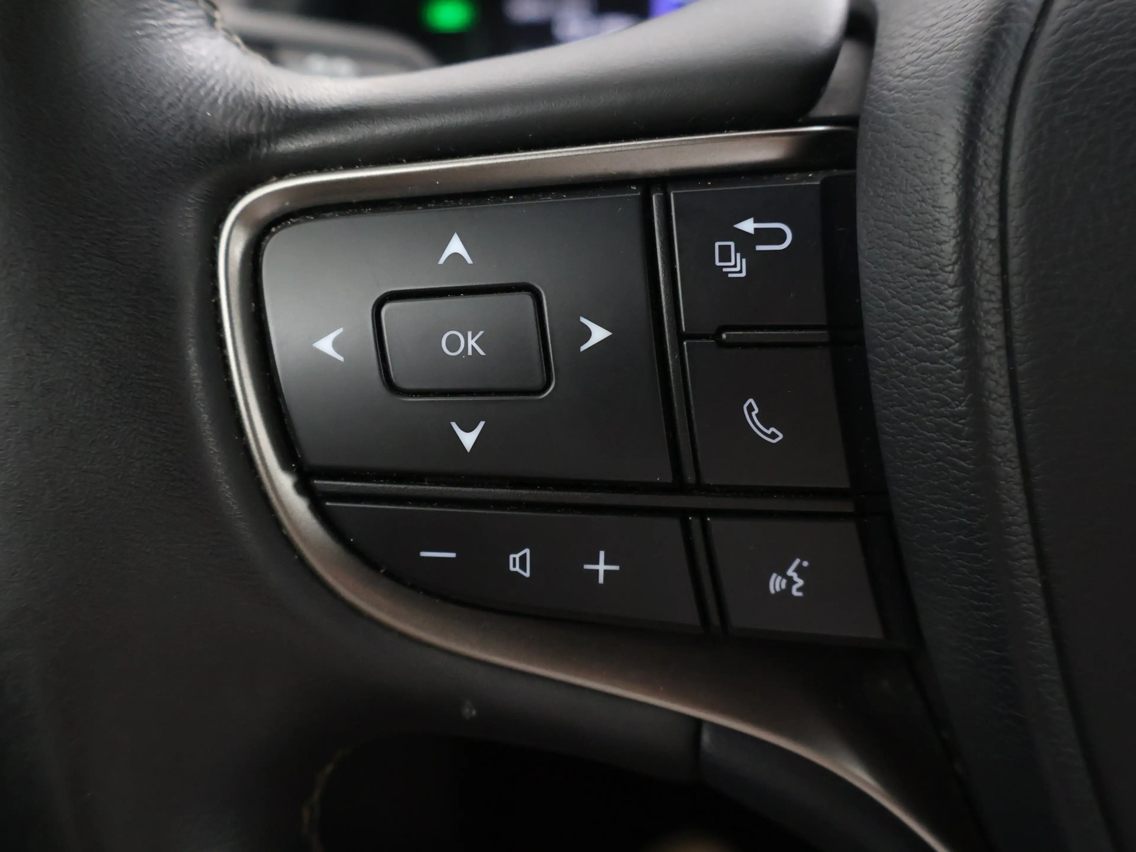 Lexus UX 250h | Stoel en stuurverwarming | — photo 7