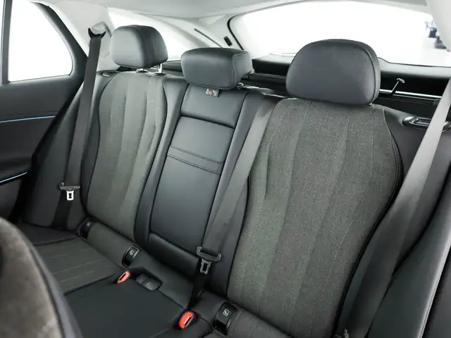 Mercedes-Benz E-Class view 14
