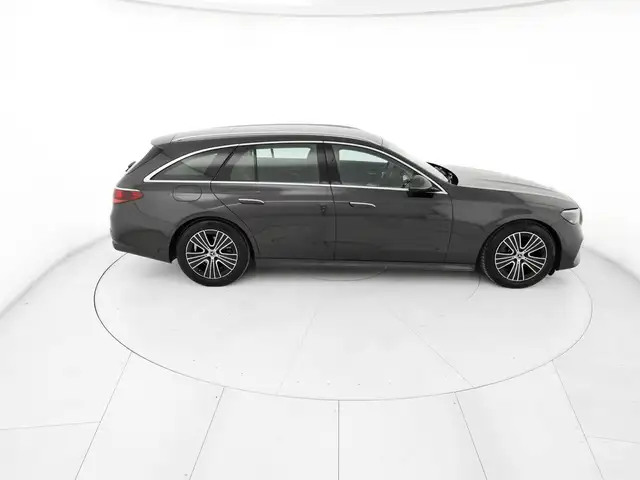 Mercedes-Benz E-Class view 5
