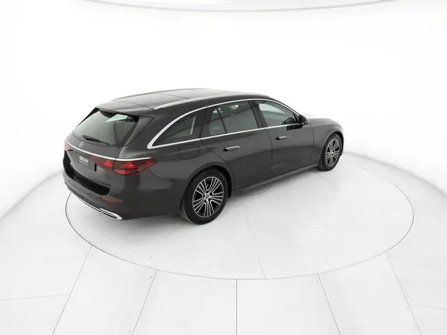 Mercedes-Benz E-Class view 4