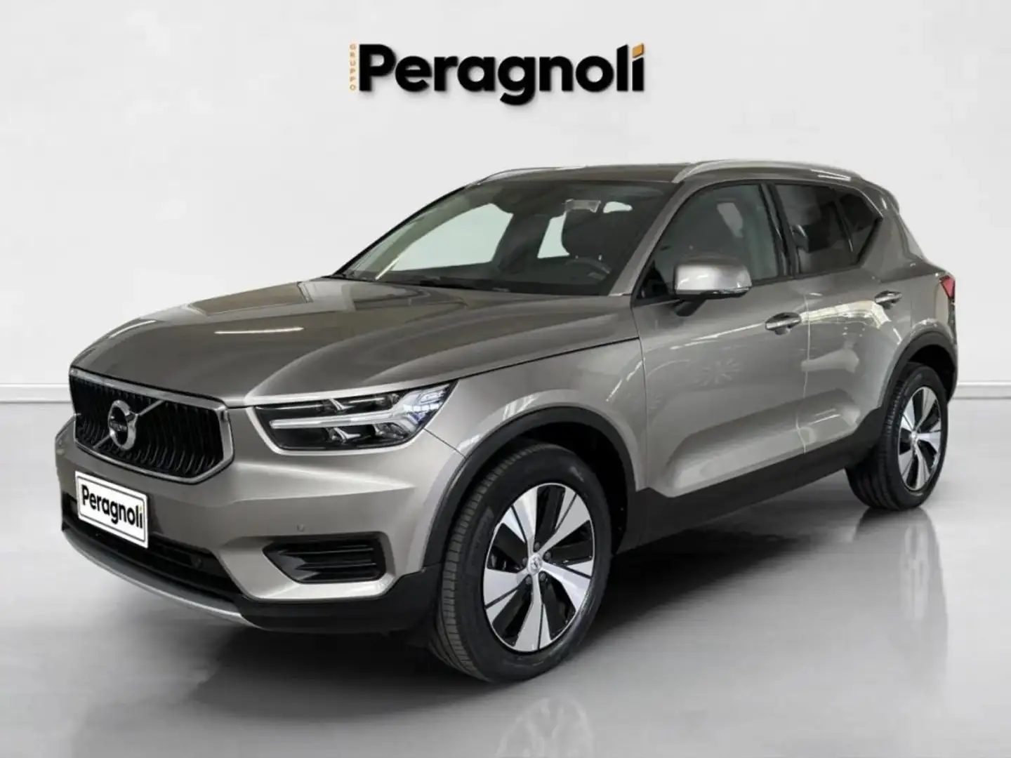 Volvo XC40 T3 MOMENTUM PRO AUTOMATICA Beige - 1
