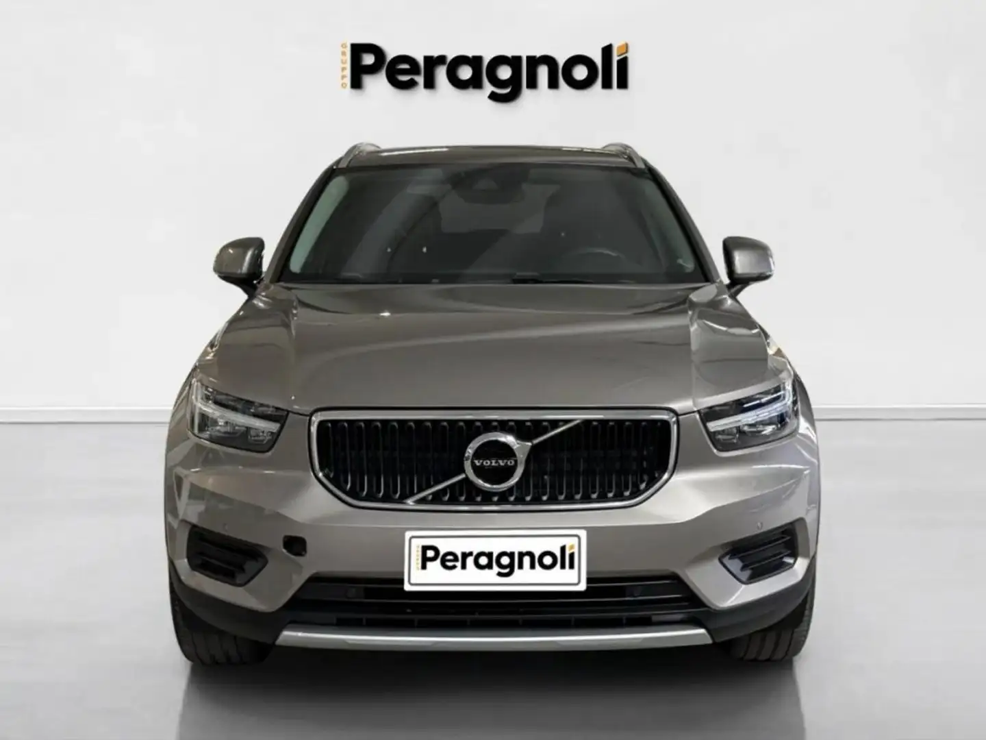 Volvo XC40 T3 MOMENTUM PRO AUTOMATICA Beige - 2