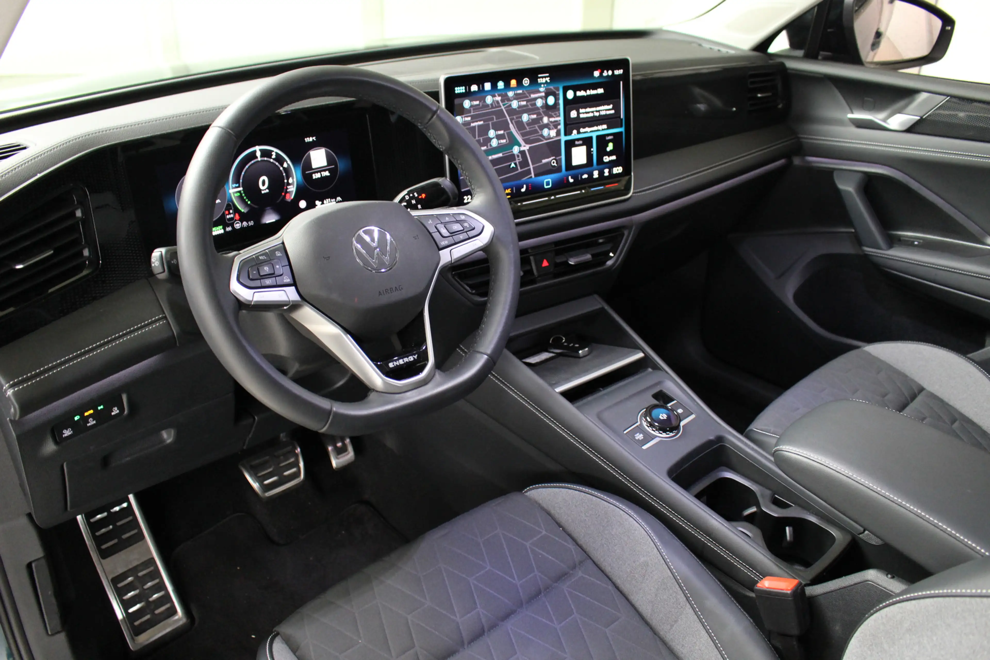 Volkswagen Tiguan 1.5 eHybrid Life Energy Navigatie | Trekhaak | 18" — photo 13