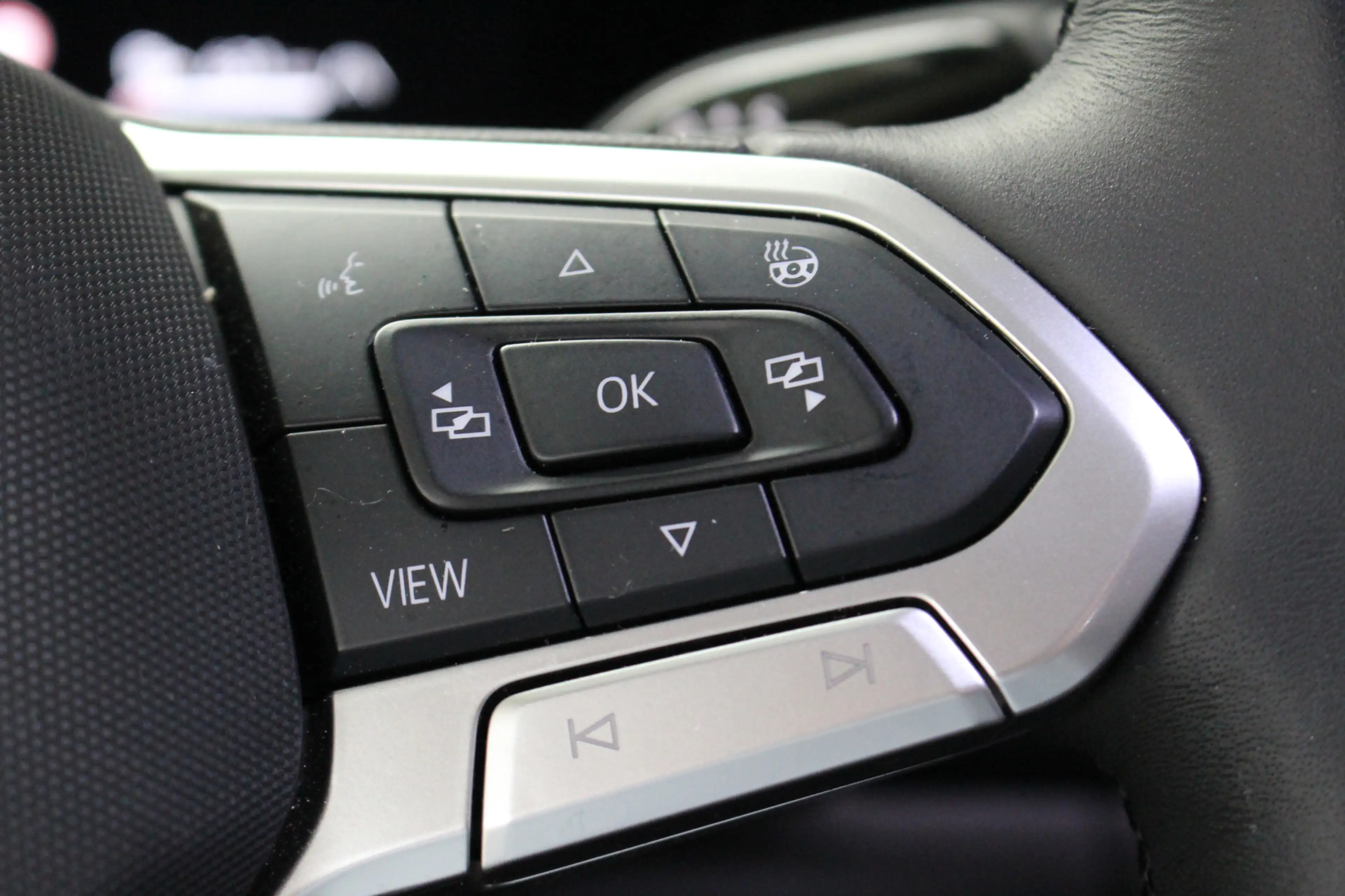 Volkswagen Tiguan 1.5 eHybrid Life Energy Navigatie | Trekhaak | 18" — photo 15