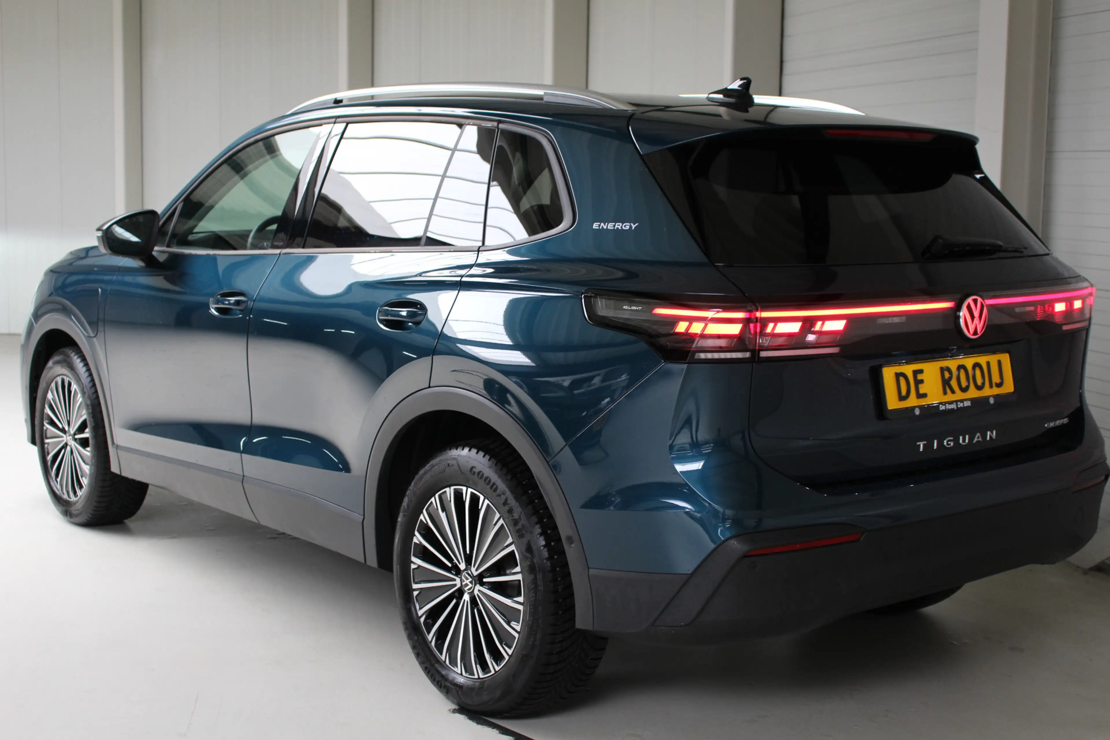 Volkswagen Tiguan 1.5 eHybrid Life Energy Navigatie | Trekhaak | 18" — photo 3