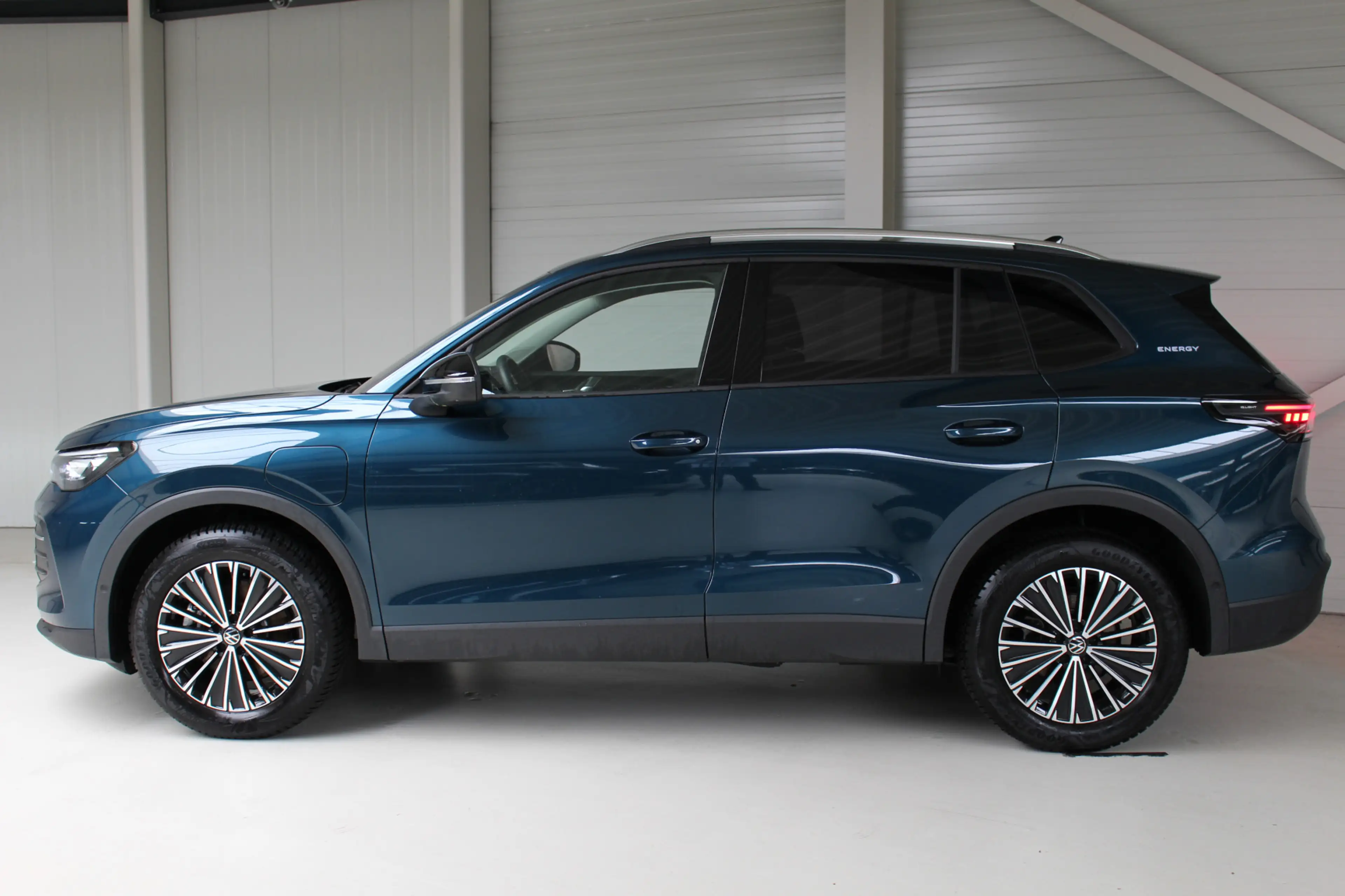 Volkswagen Tiguan 1.5 eHybrid Life Energy Navigatie | Trekhaak | 18" — photo 2