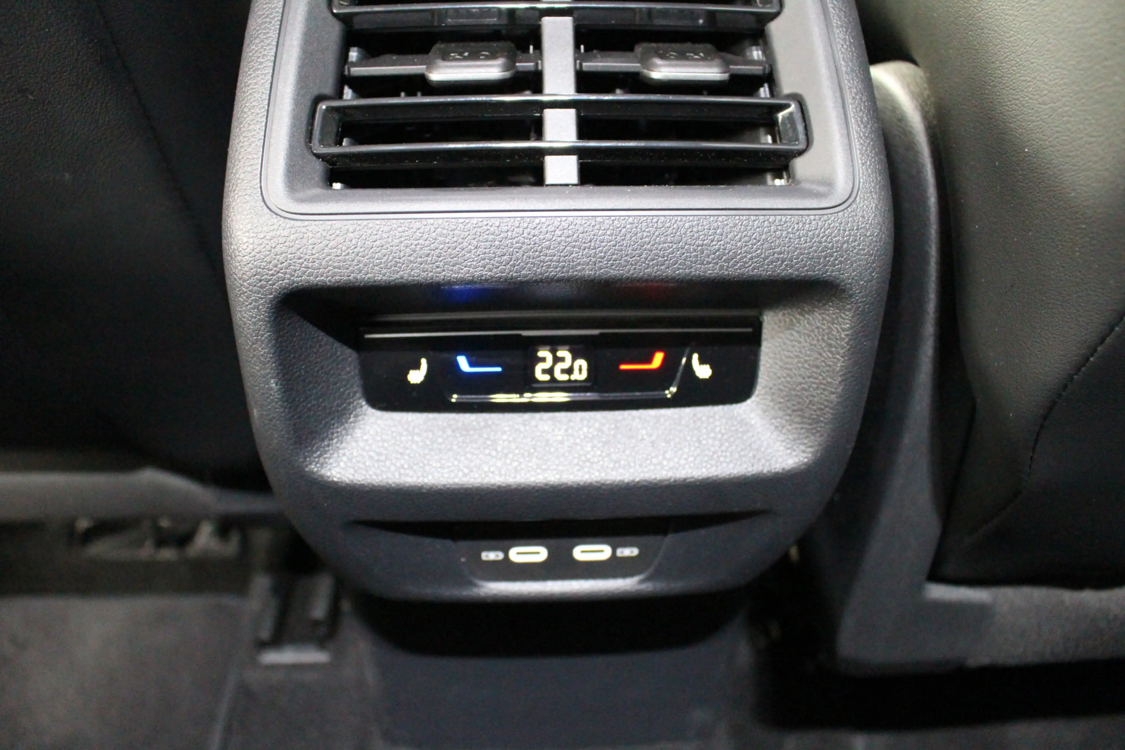 Volkswagen Tiguan 1.5 eHybrid Life Energy Navigatie | Trekhaak | 18" — photo 10