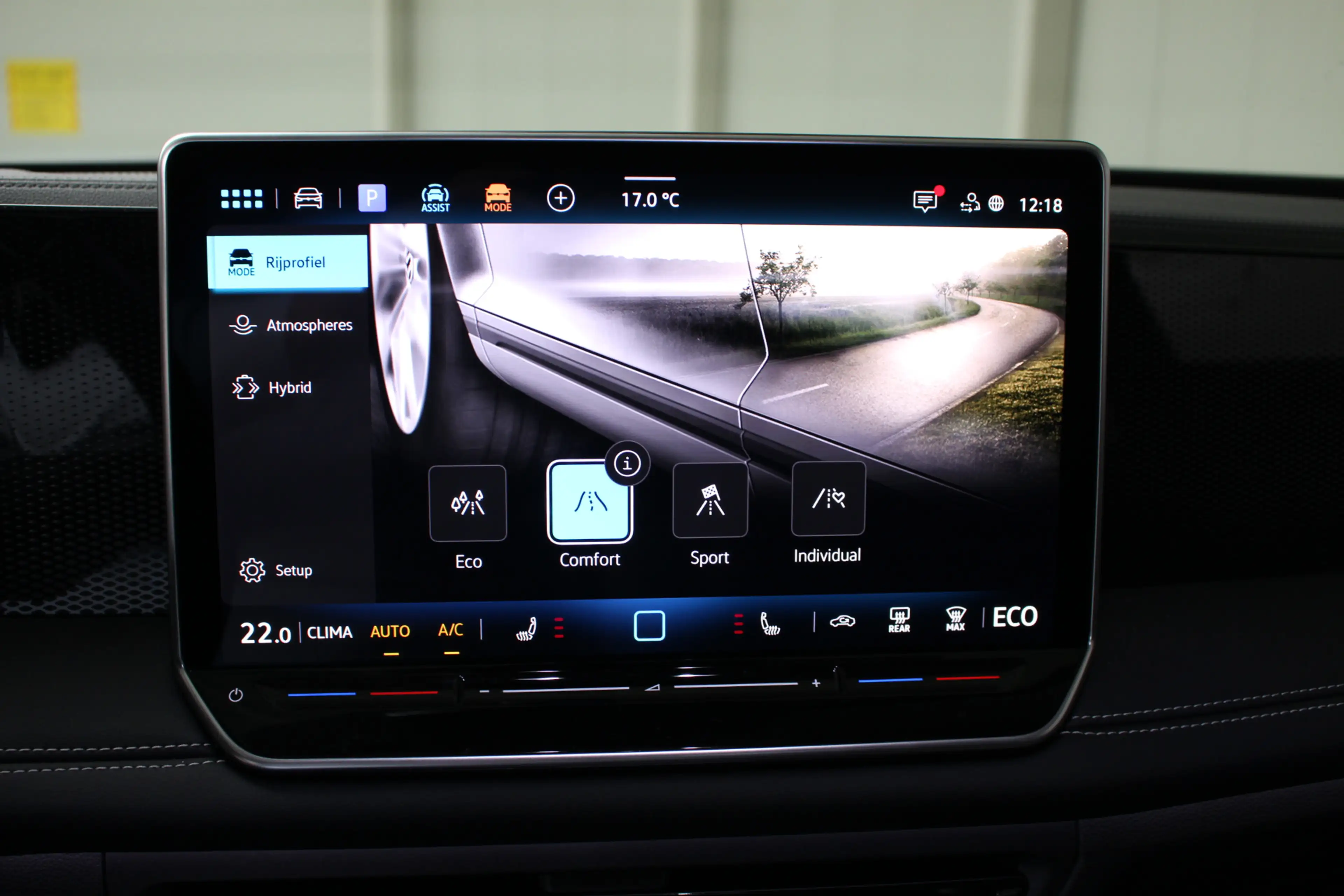 Volkswagen Tiguan 1.5 eHybrid Life Energy Navigatie | Trekhaak | 18" — photo 22