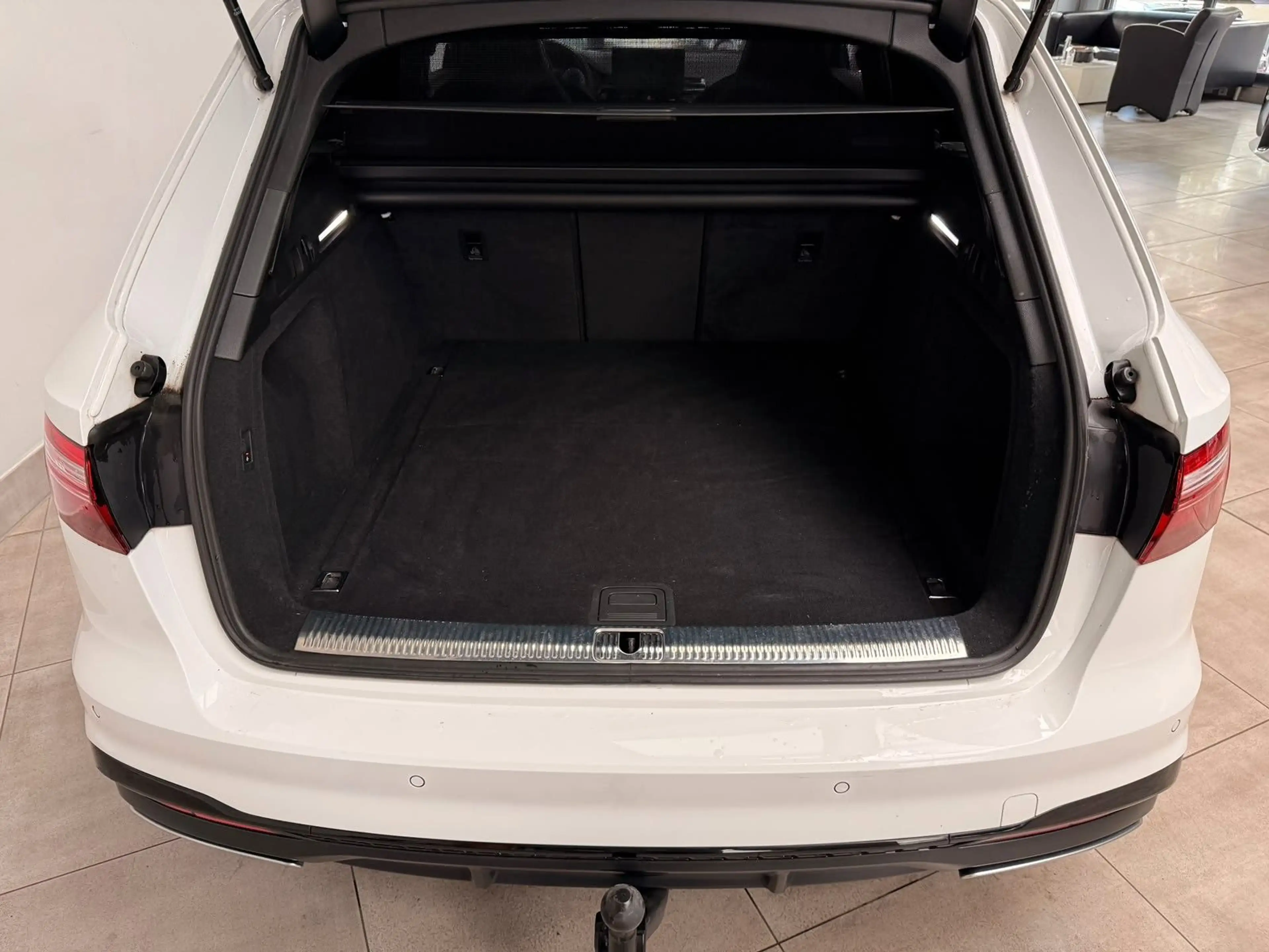 Audi A4 Avant 30 TDI S line S-Sitze Navi Tempo — photo 4