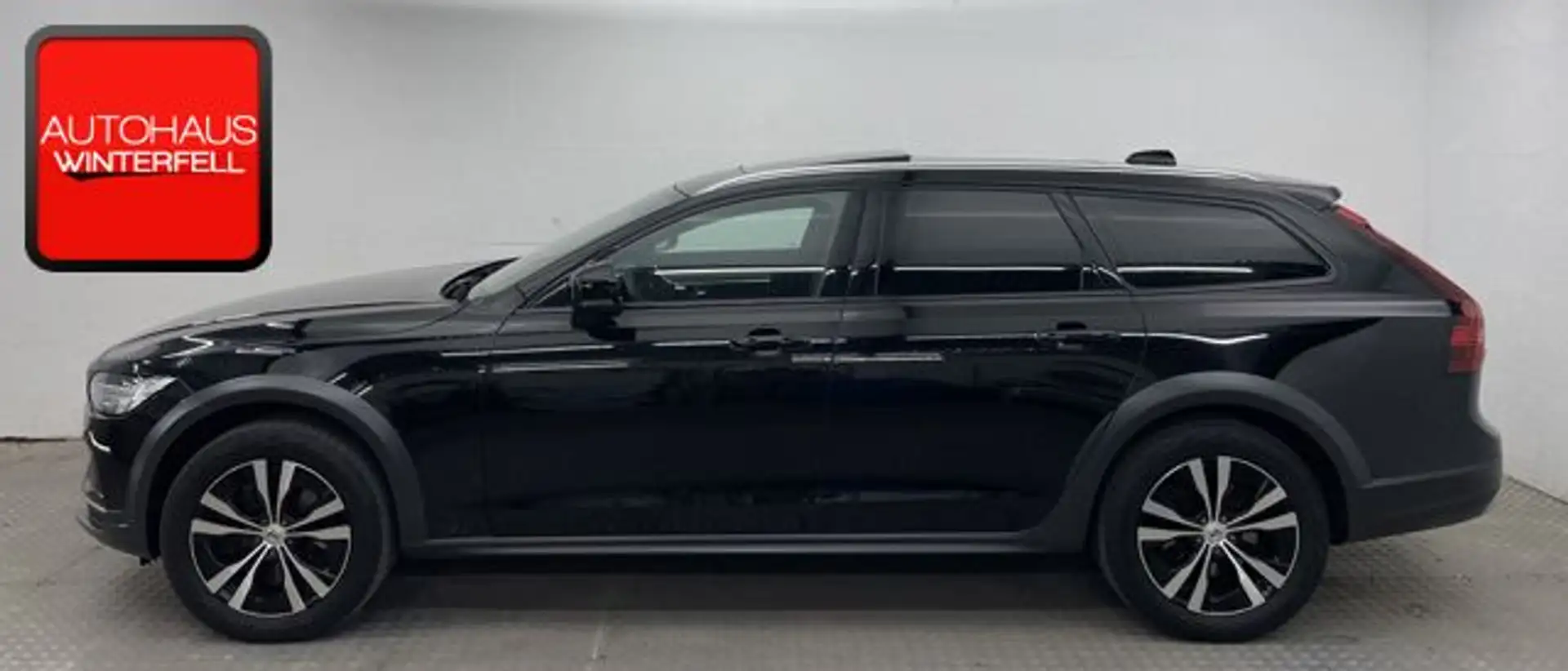 Volvo V90 Cross Country B5 D AWD PANO+AHK+STANDHEIZ Czarny - 2