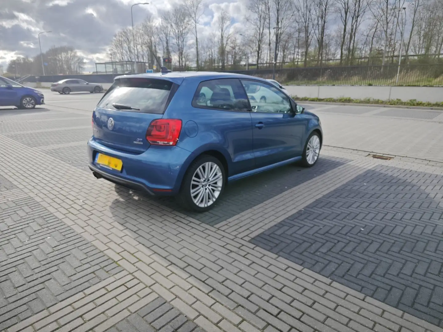 Volkswagen Polo 1.4 TSI BlueGT / 140 PK / XENON / NAVI / CRUISE Blauw - 2