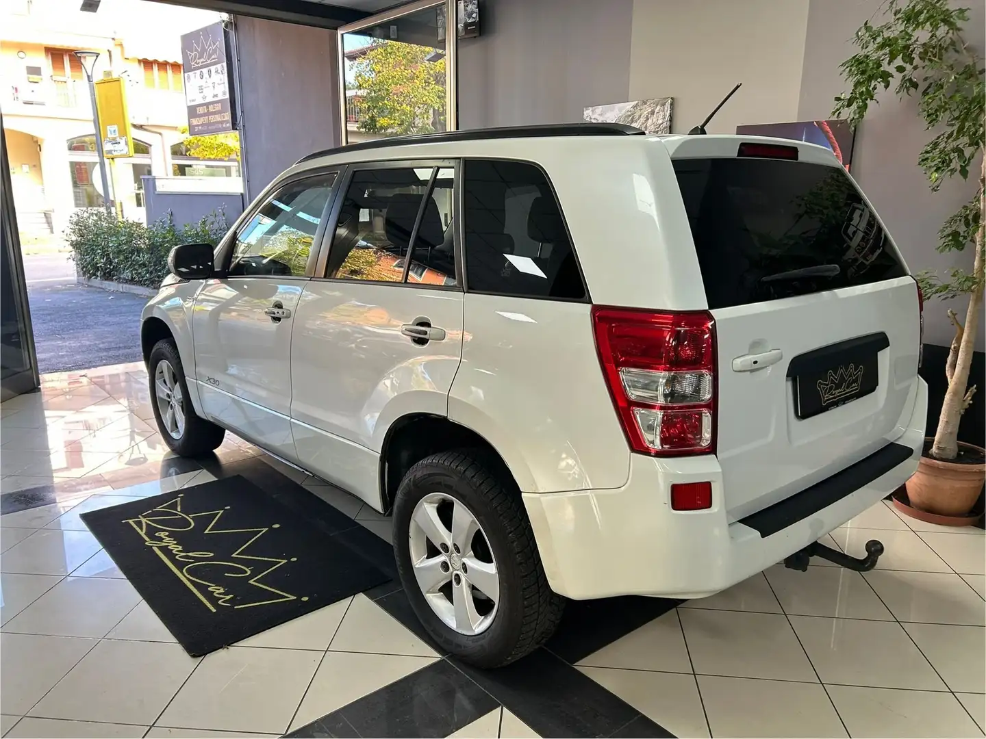 Suzuki Grand Vitara 1.9 DDiS 5 porte 4WD Bianco - 2