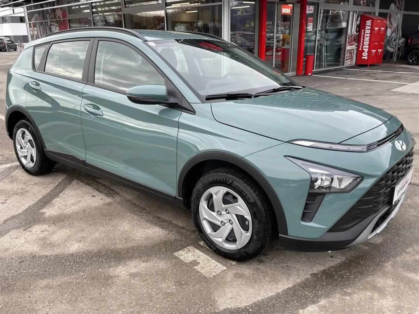 Hyundai BAYON i-Line 1,2 MPI y1bi1 Grün - 1