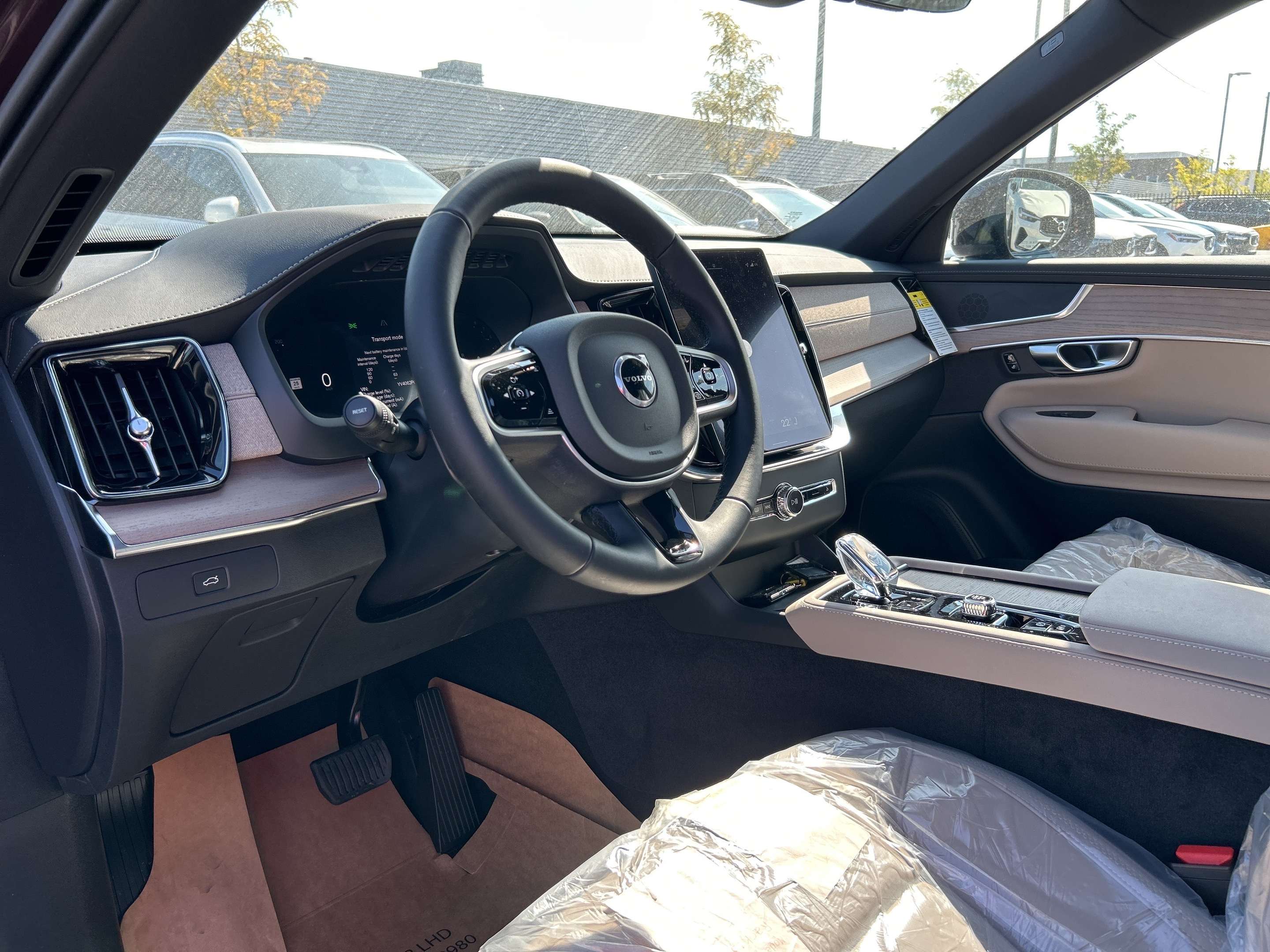 2026 Volvo XC90 B6 AWD Plus Dark Theme 7-Seater thumb 6