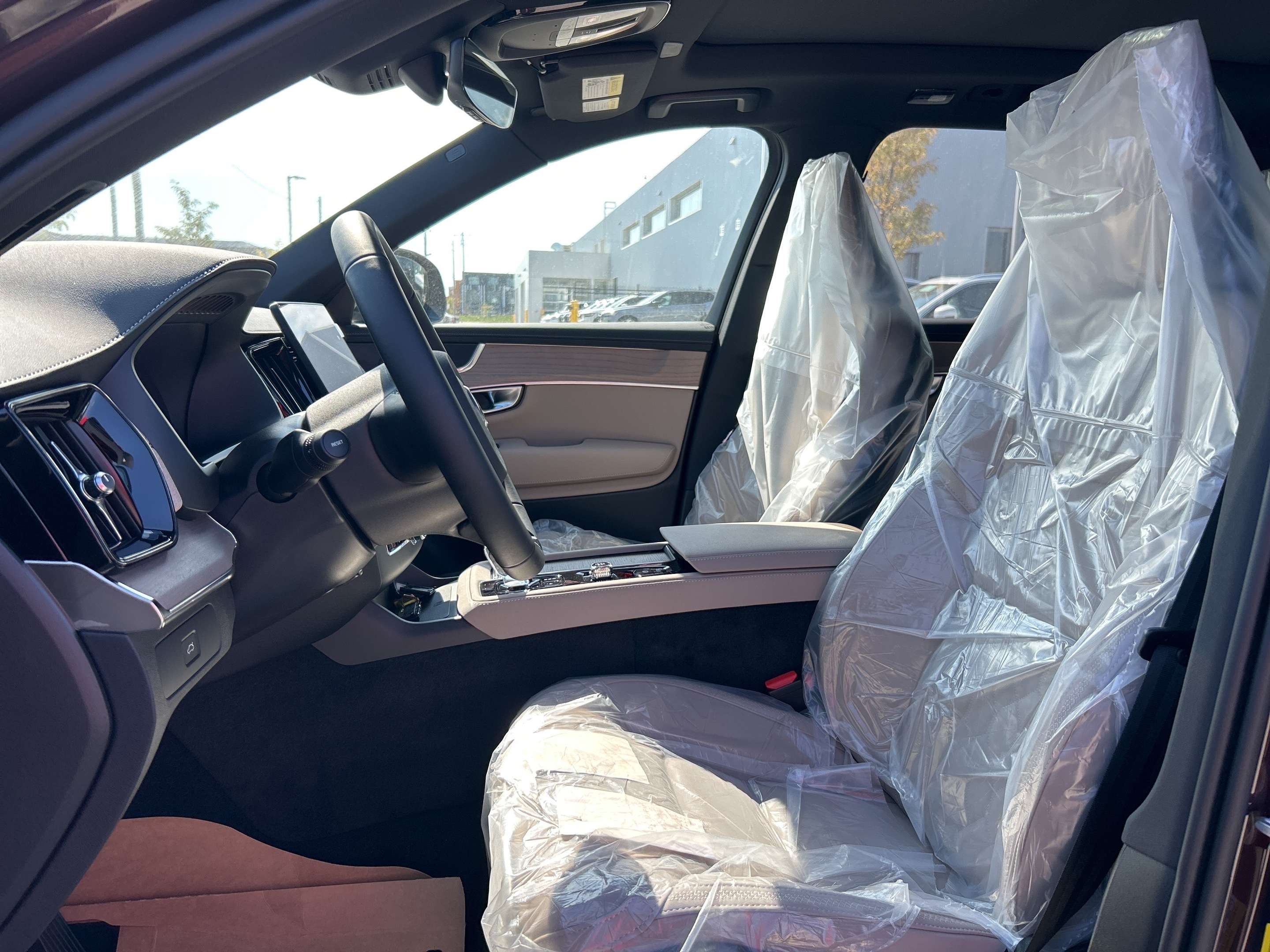 2026 Volvo XC90 B6 AWD Plus Dark Theme 7-Seater thumb 7