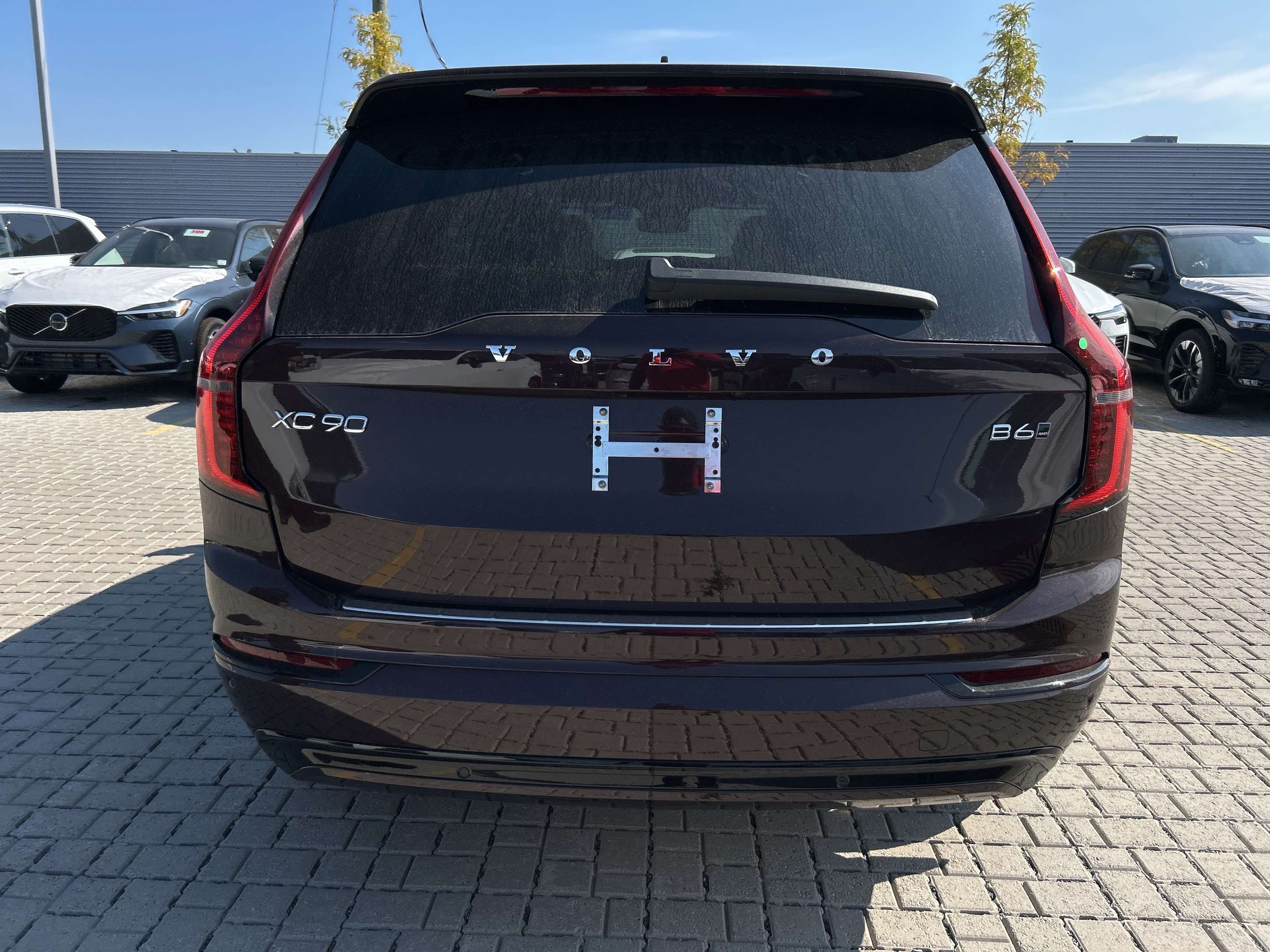 2026 Volvo XC90 B6 AWD Plus Dark Theme 7-Seater alt 4
