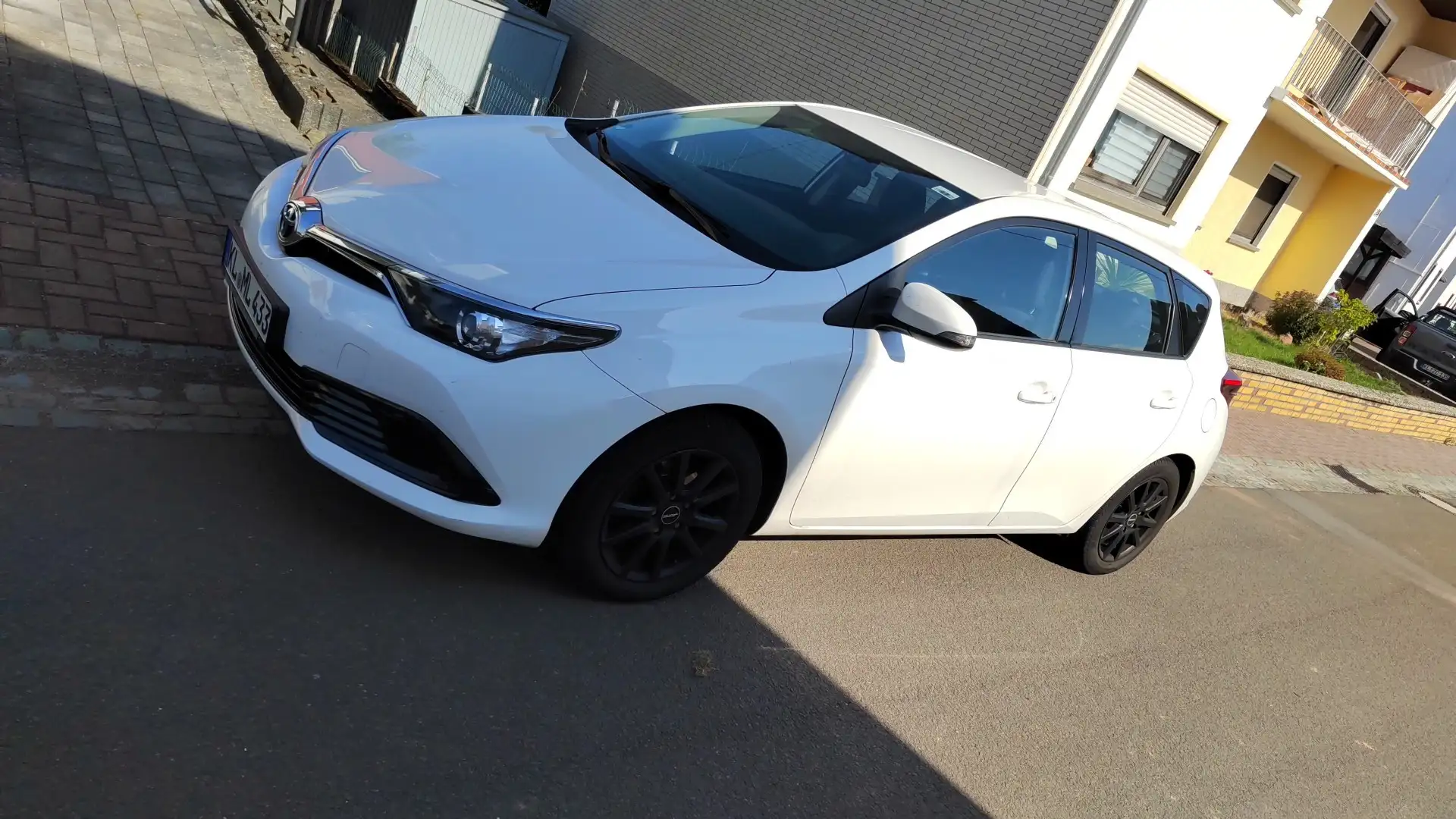 Toyota Auris 1.33 Dual-VVT-i Design Edition Alb - 1