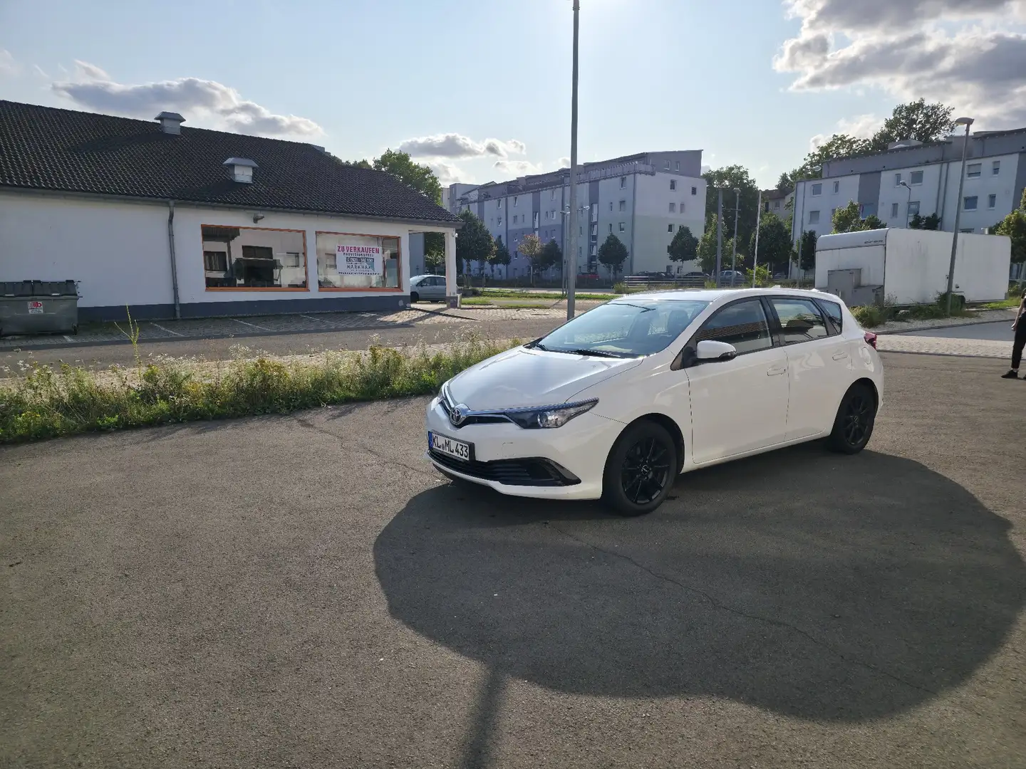 Toyota Auris 1.33 Dual-VVT-i Design Edition Weiß - 1