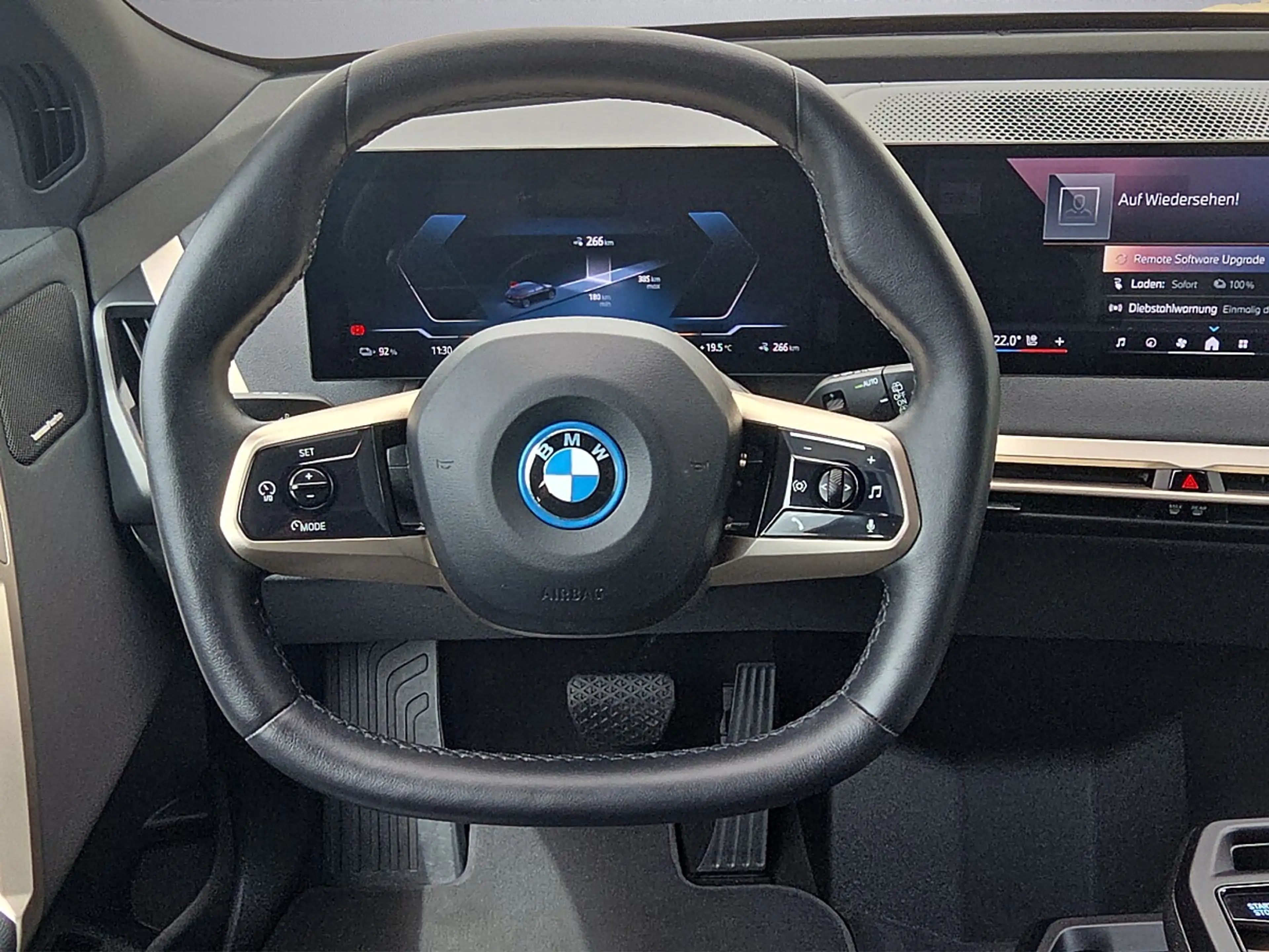 BMW iX xDrive40 EDITION SPORT*HEAD-UP/LEDER/HARMAN-KAR... — photo 14