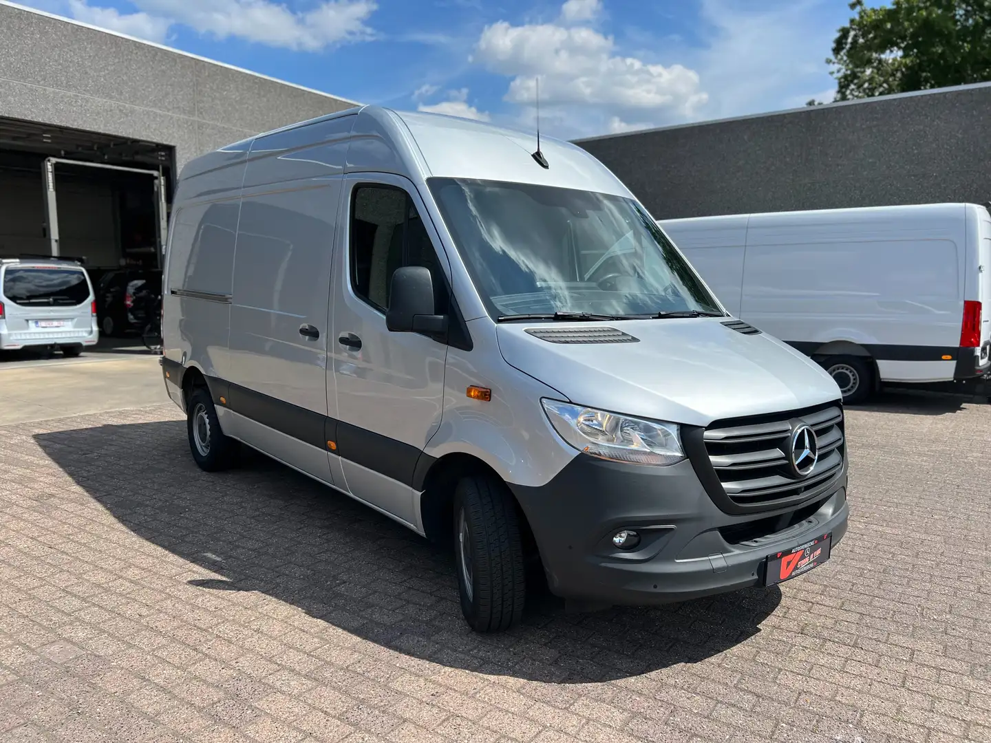 Mercedes-Benz Sprinter 317 L2H2 (34.250€ex)360 CAMERA| PTS | CARPLAY Zilver - 2