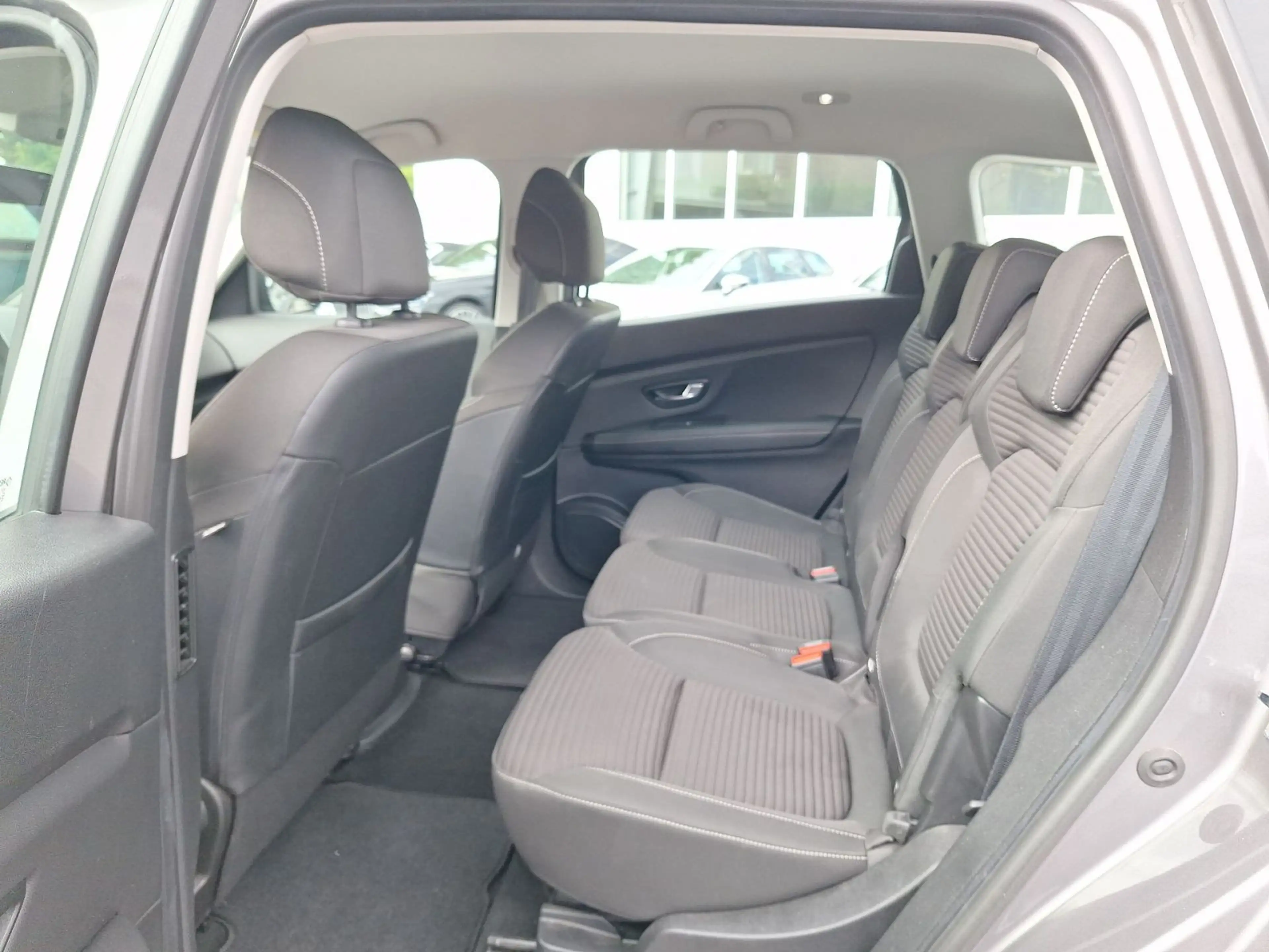Renault Grand Scenic IV 1.3 TCe 140 Zen GPF — photo 13