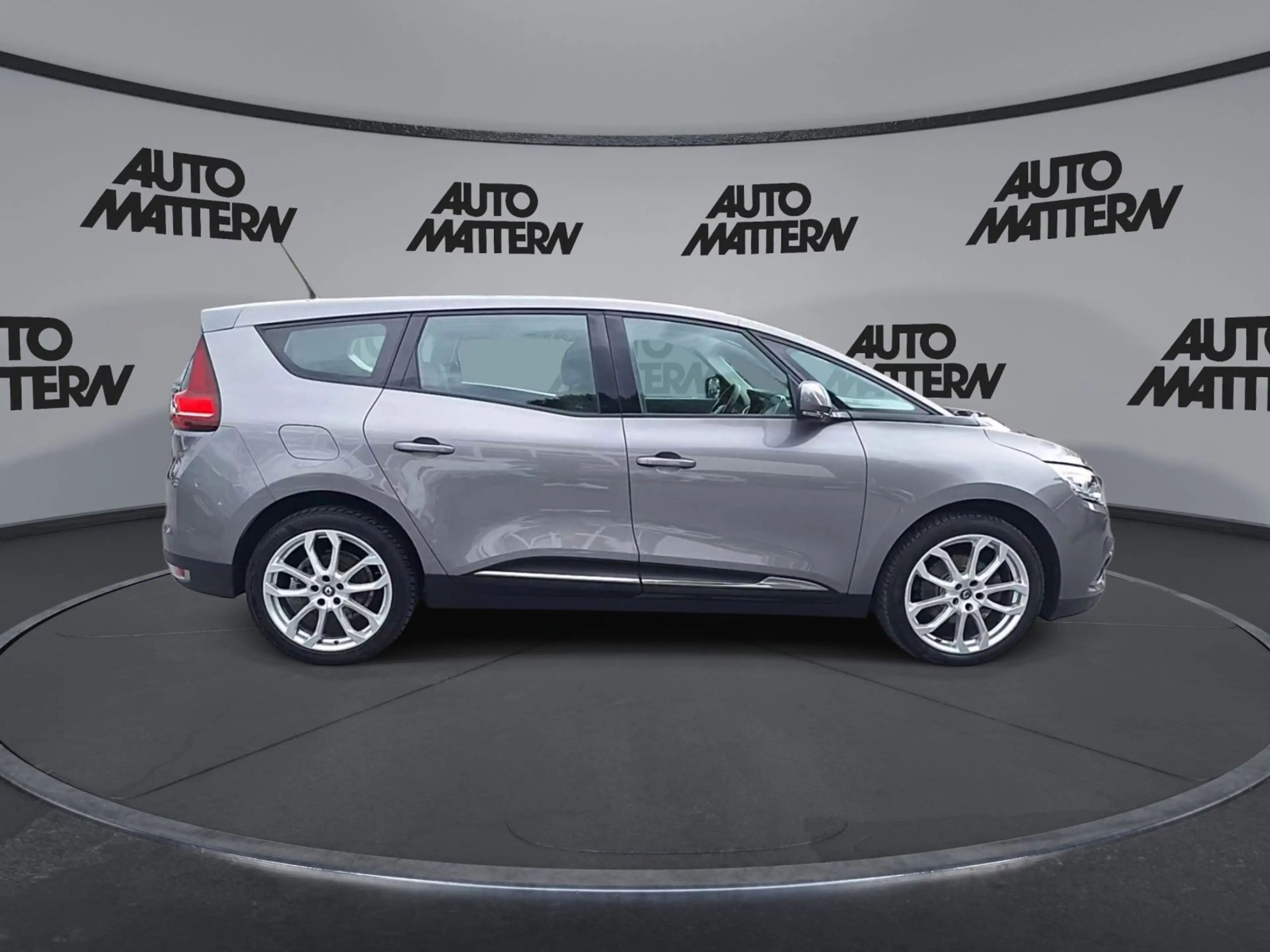 Renault Grand Scenic IV 1.3 TCe 140 Zen GPF — photo 8