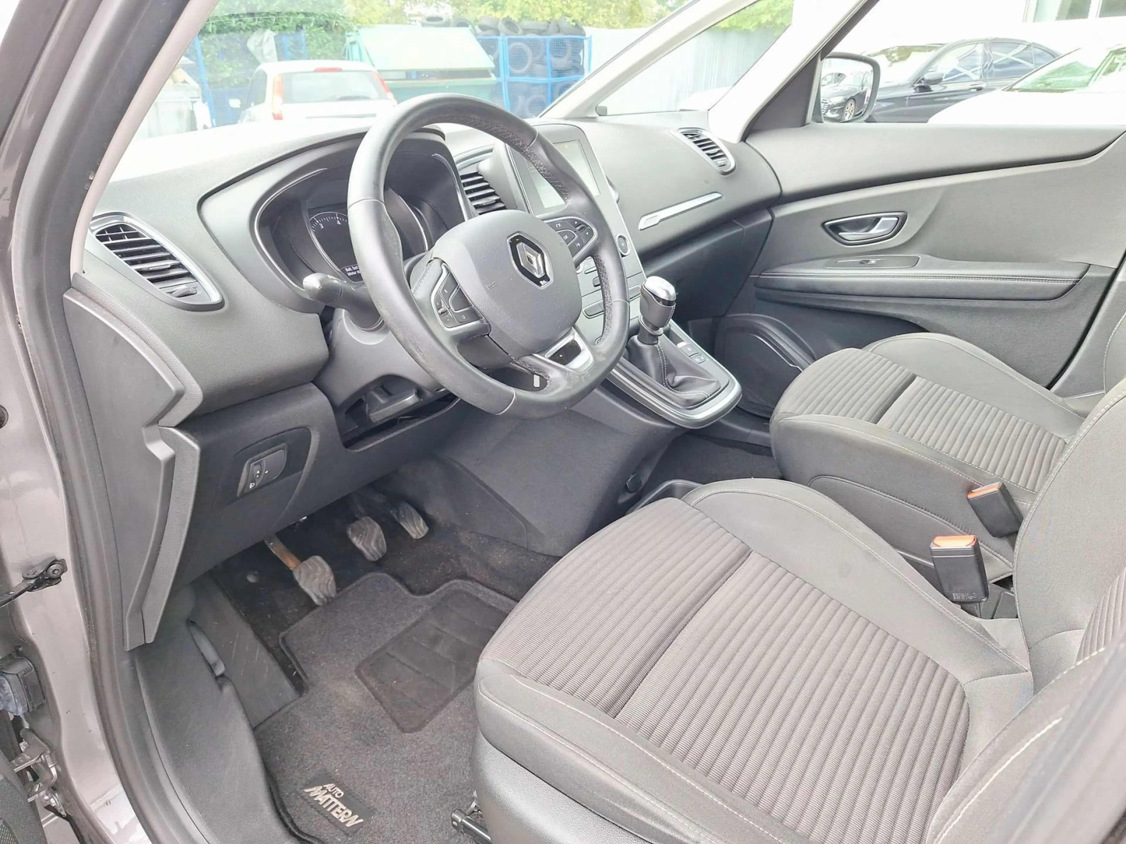 Renault Grand Scenic IV 1.3 TCe 140 Zen GPF — photo 12