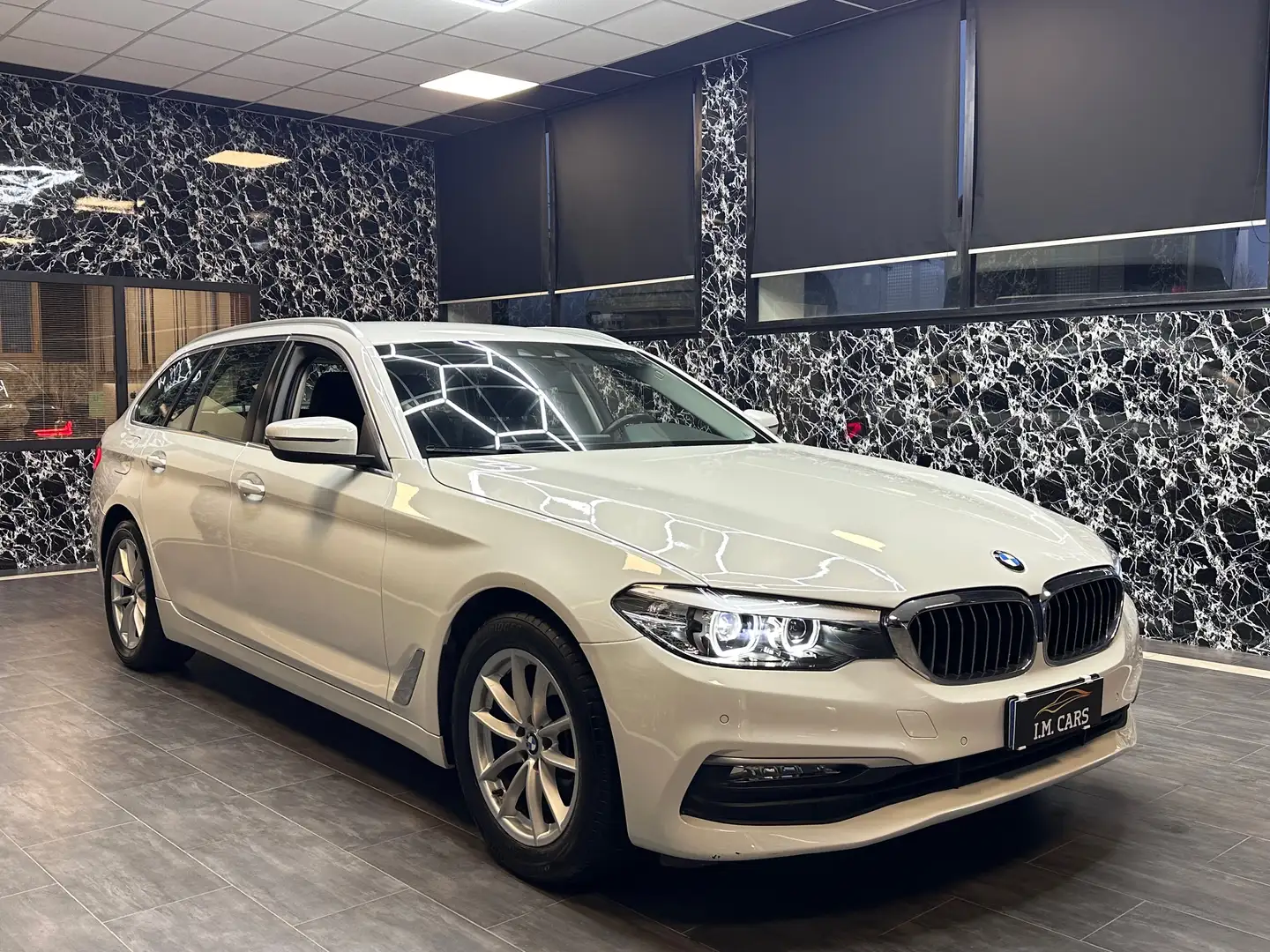 BMW 520 D Touring Business auto Bianco - 1