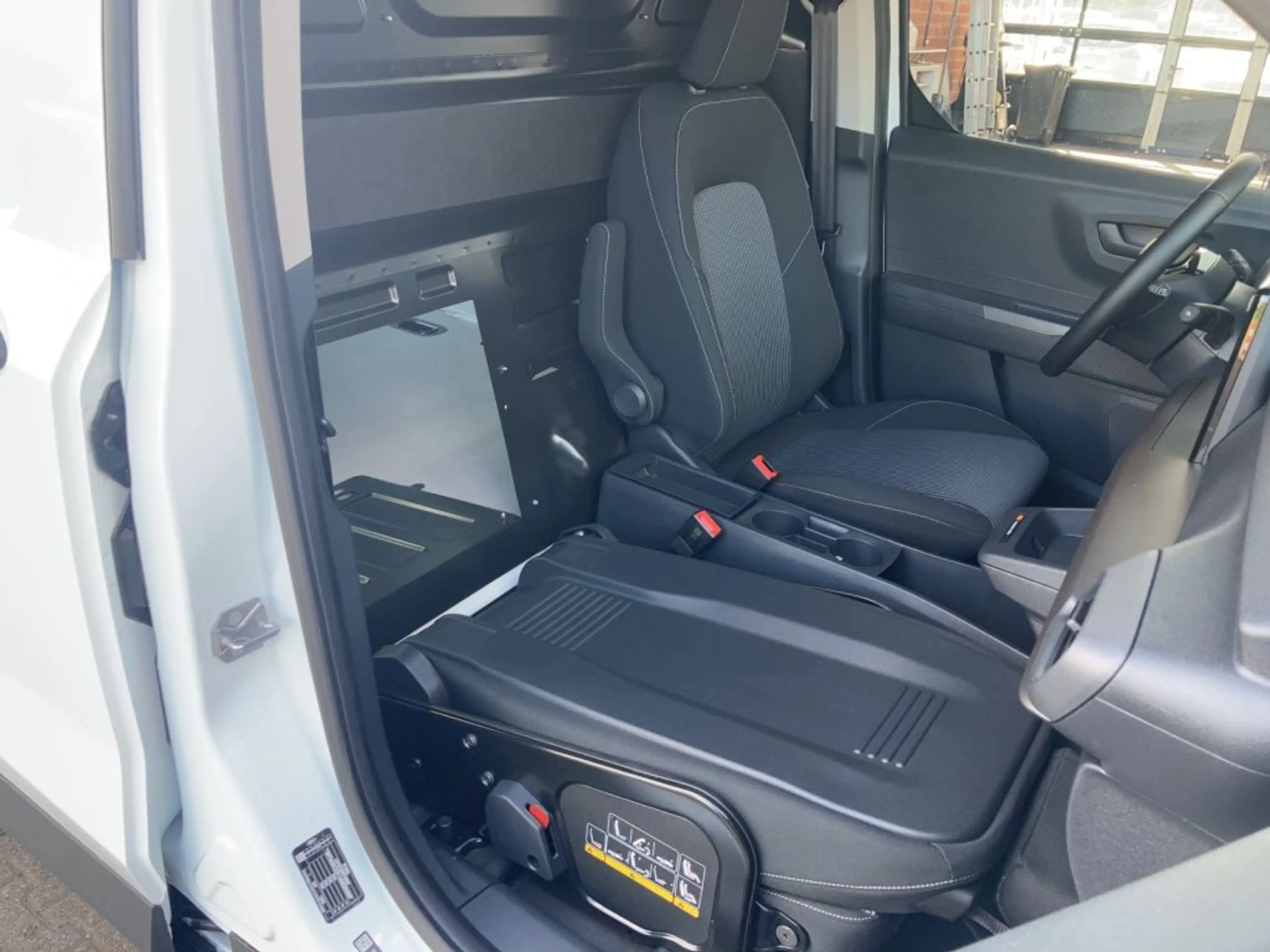Ford Transit Courier 54kWh Trend — photo 13