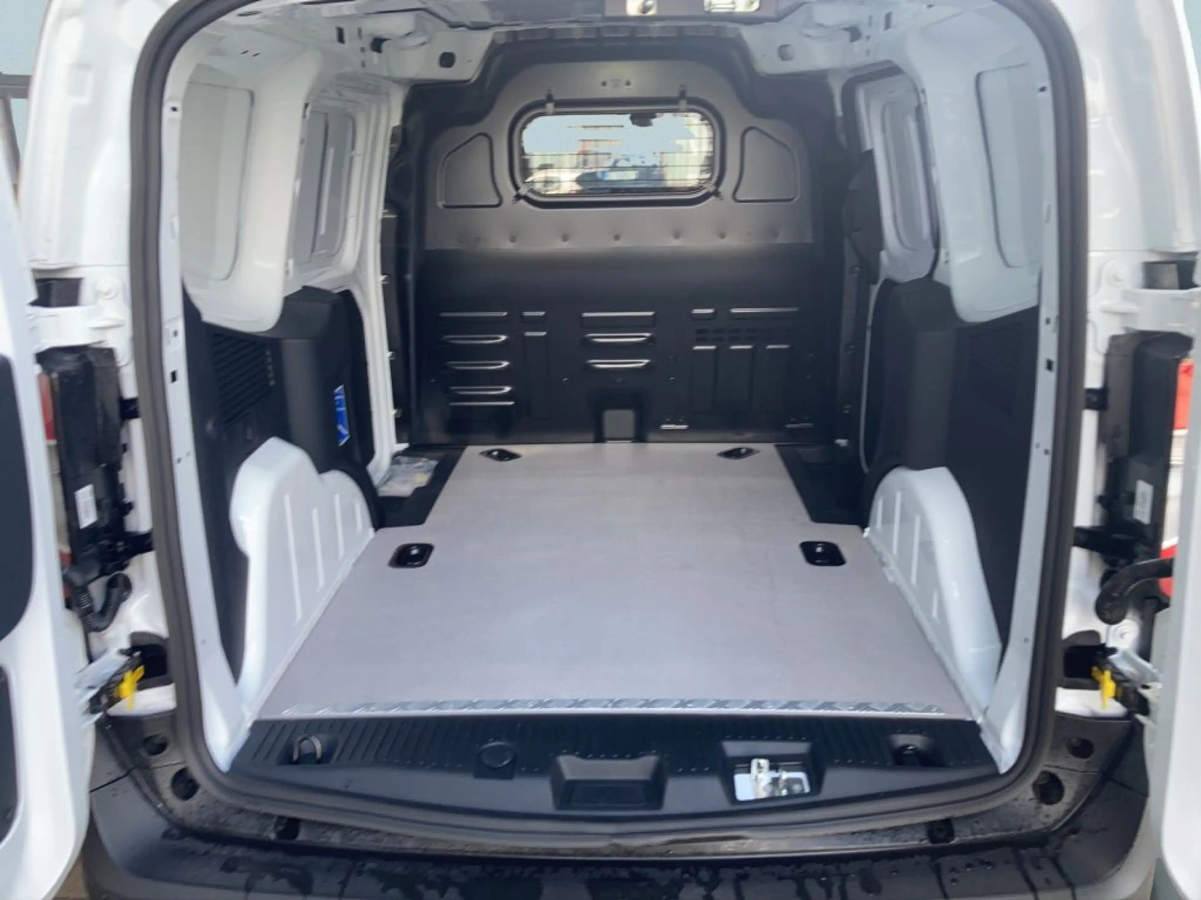 Ford Transit Courier 54kWh Trend — photo 10