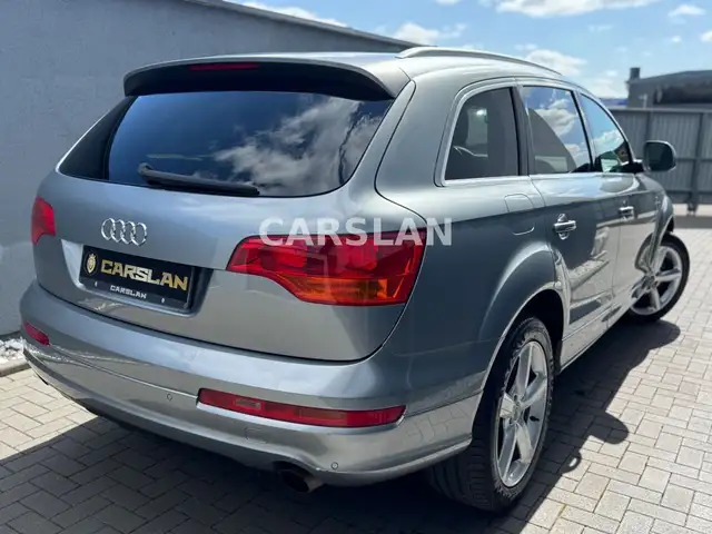 Audi Q7 view 6