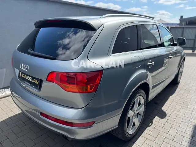 Audi Q7 view 9