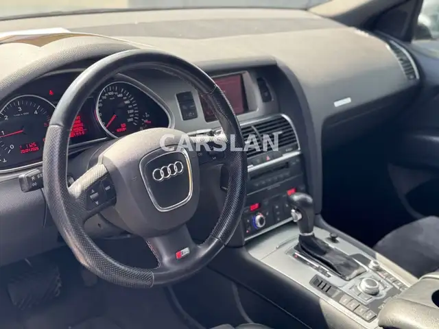 Audi Q7 view 14